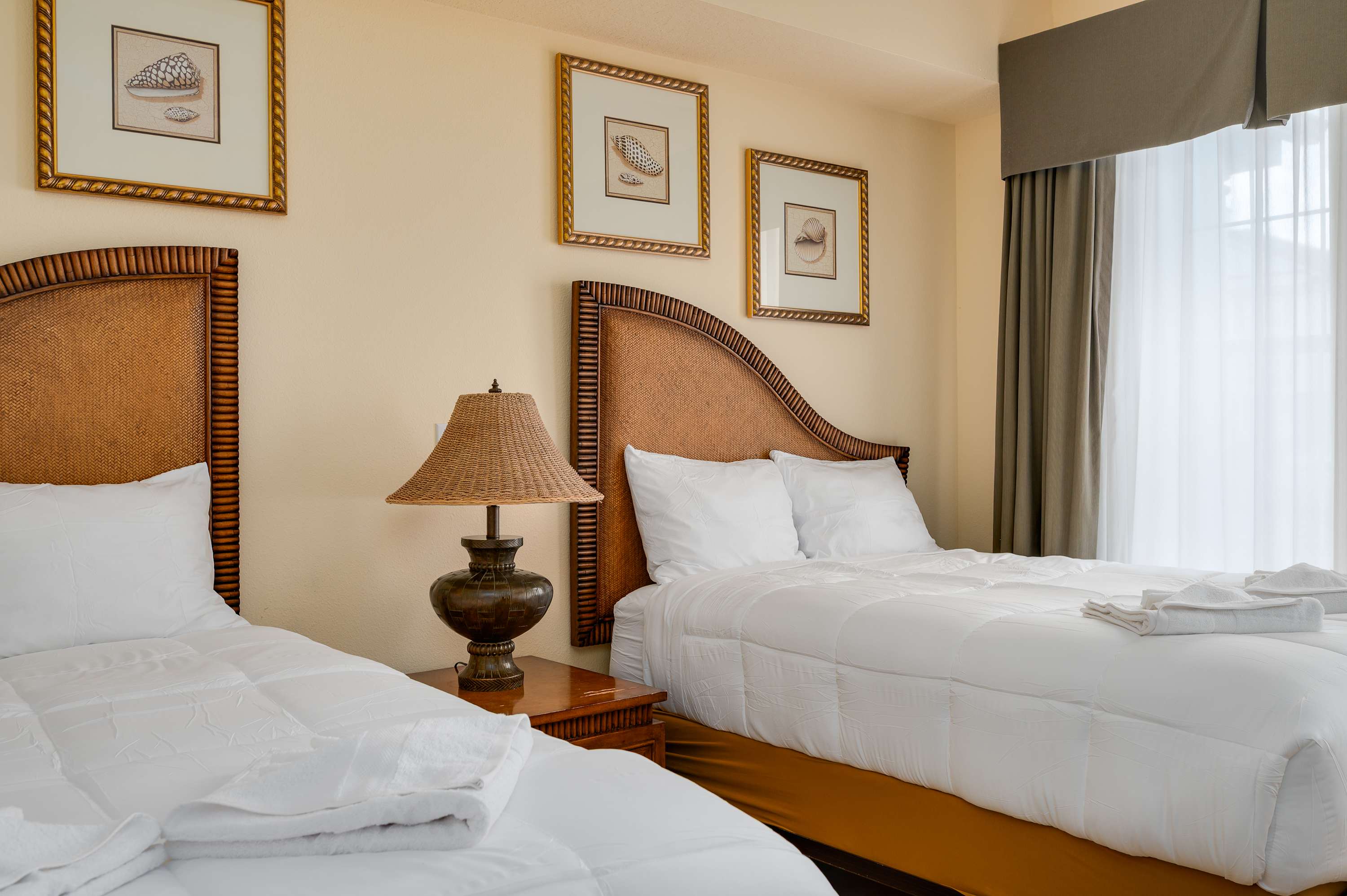 Pool, Golf Course & Reunion view! 6MI to Disney