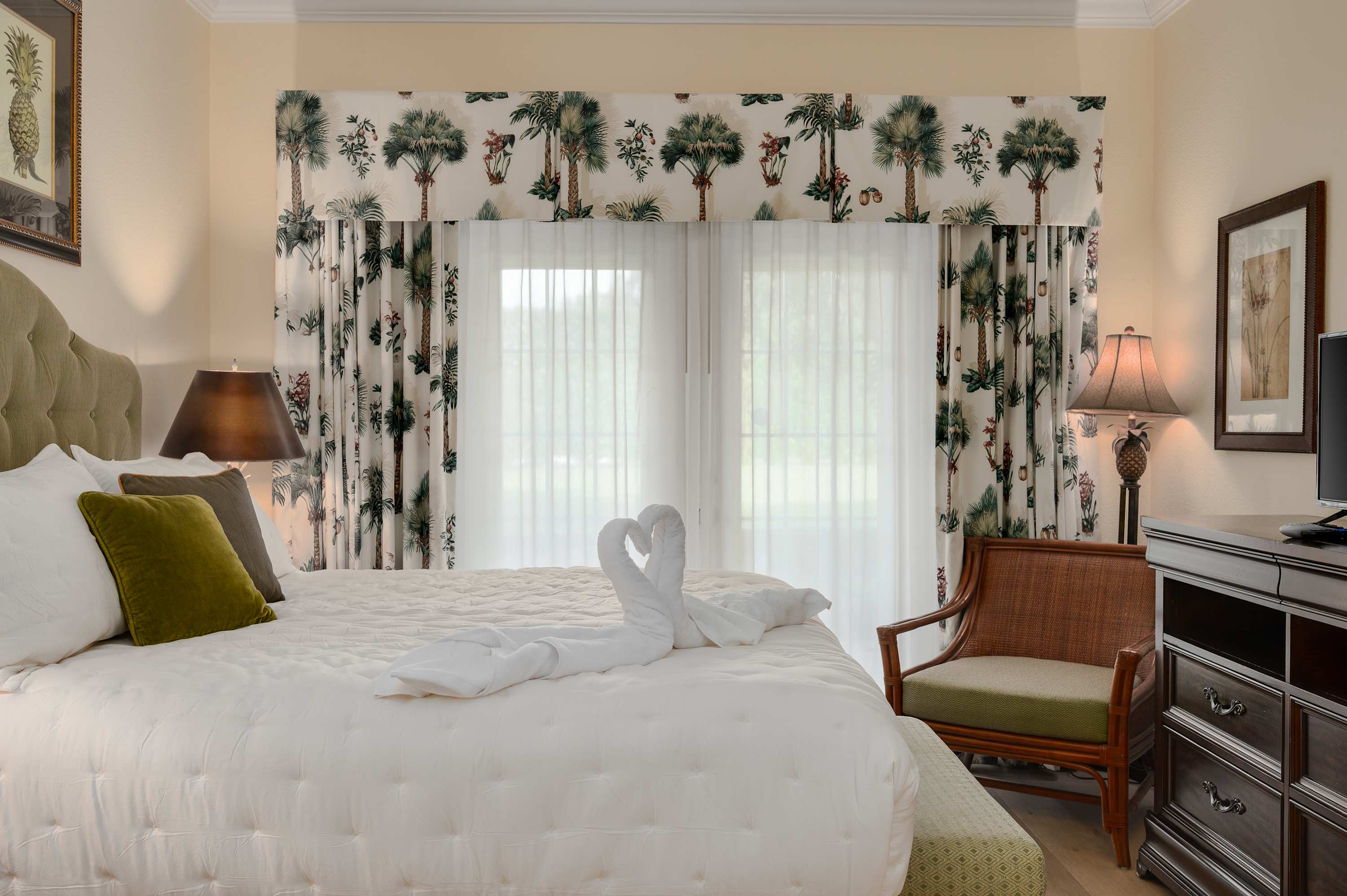 Pool, Golf Course & Reunion view! 6MI to Disney