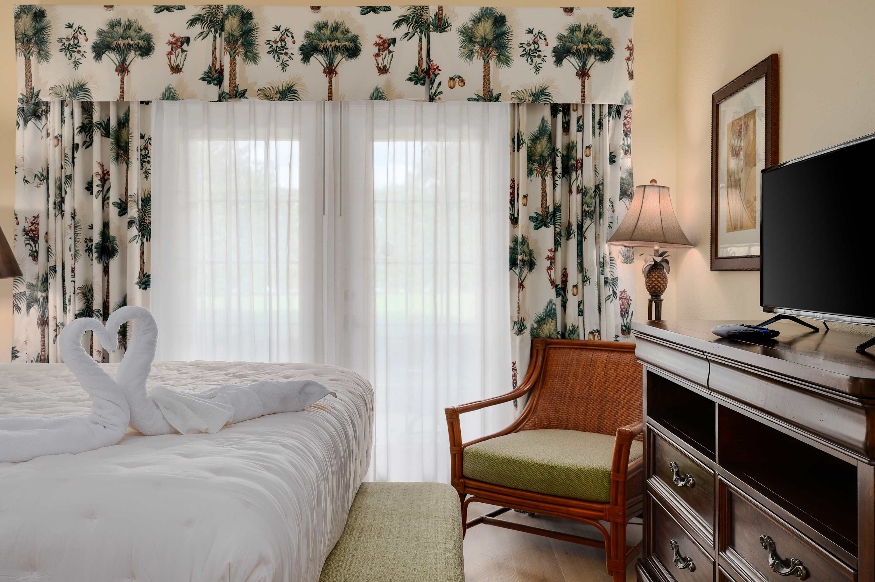 Pool, Golf Course & Reunion view! 6MI to Disney