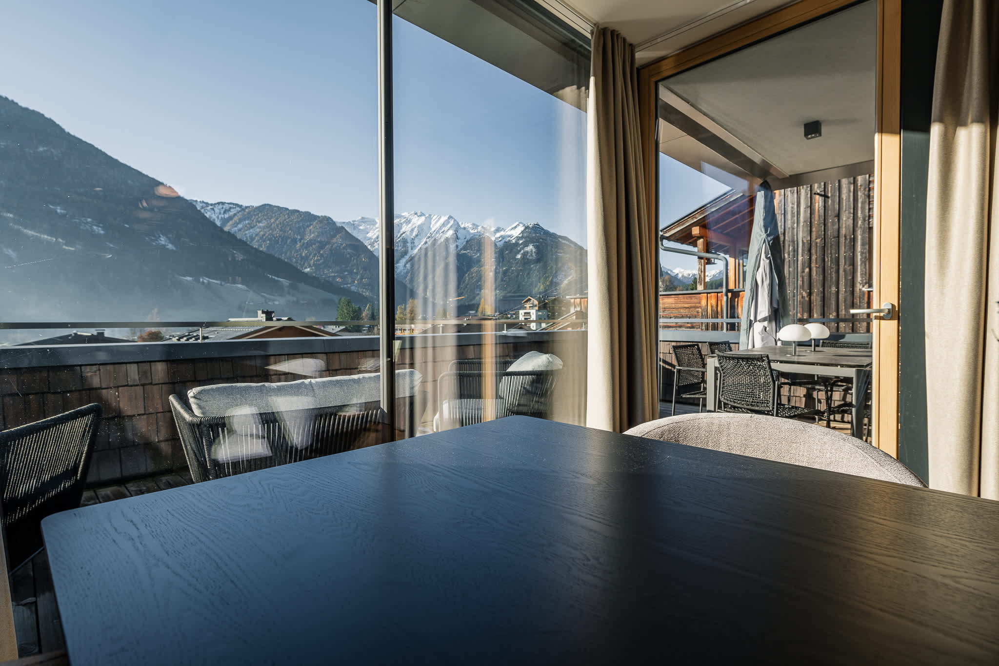 Modern Ski Apartment: Walk to Lift, Panoramic View — Neukirchen am Großvenediger, Salzburg — vacation rental