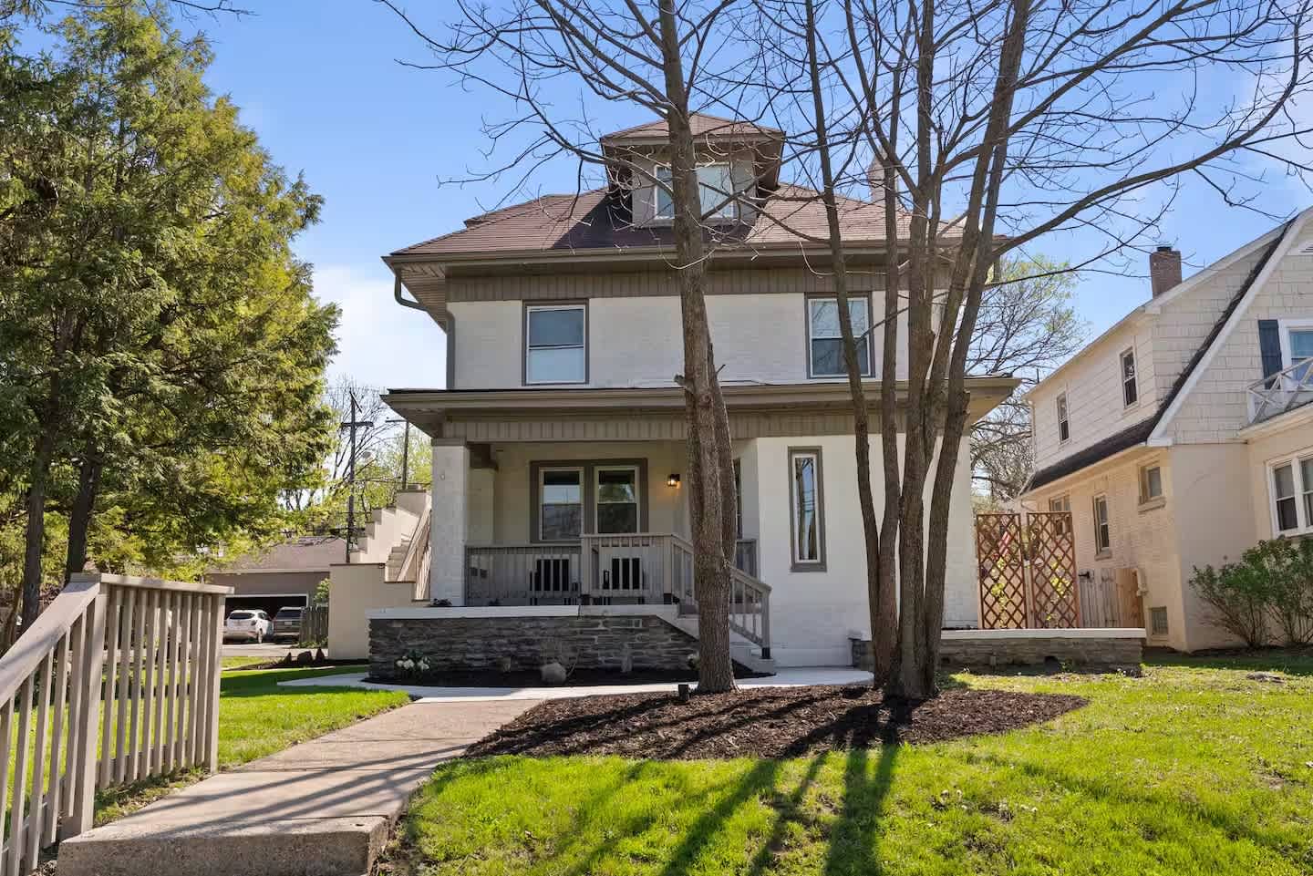 Stunning 2 BR - Parking and Walk to Park