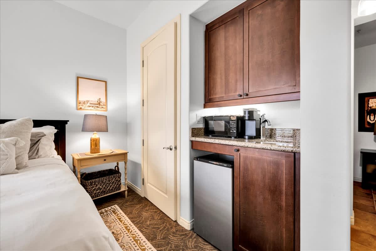 Desert Studio Retreat in Prime Location Legacy Villas #C - Photo 4