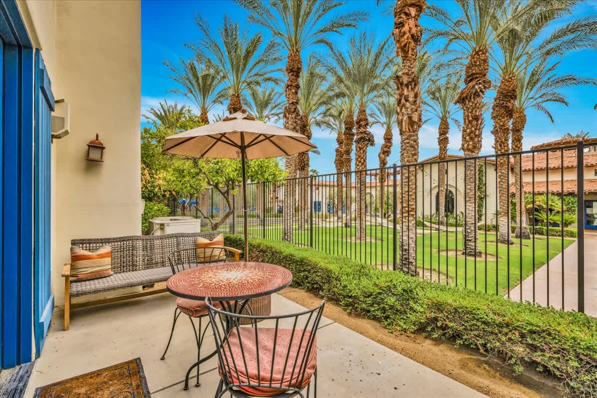 Desert Studio Retreat in Prime Location Legacy Villas #C