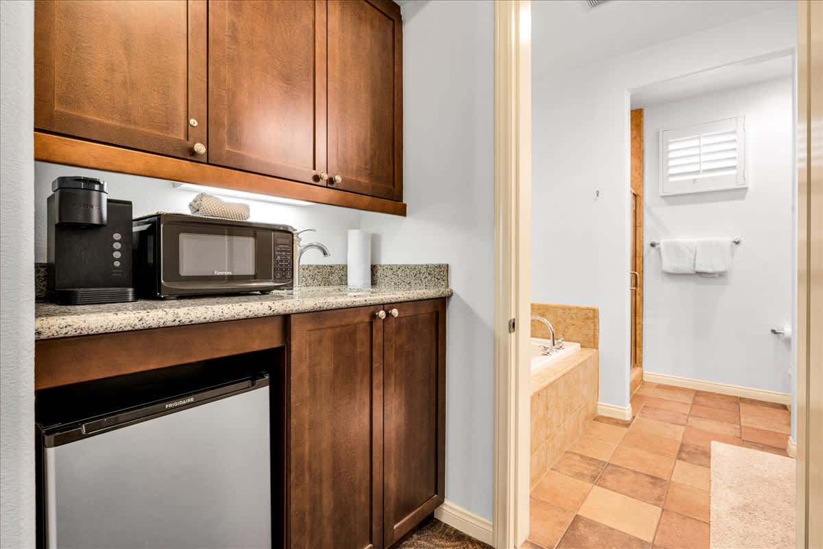 Desert Studio Retreat in Prime Location Legacy Villas #B - Photo 4