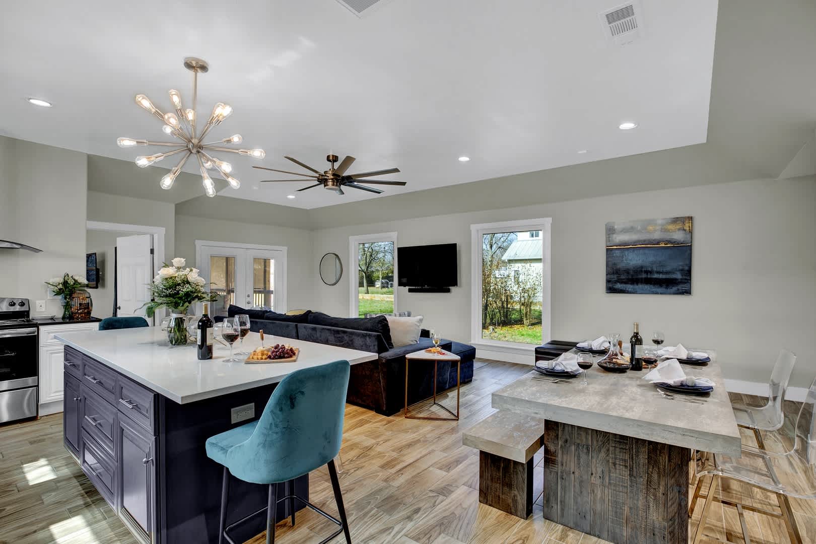 Chateau De Callis - Hot Tub & 1 Block to Main St — Fredericksburg, TX — vacation rental