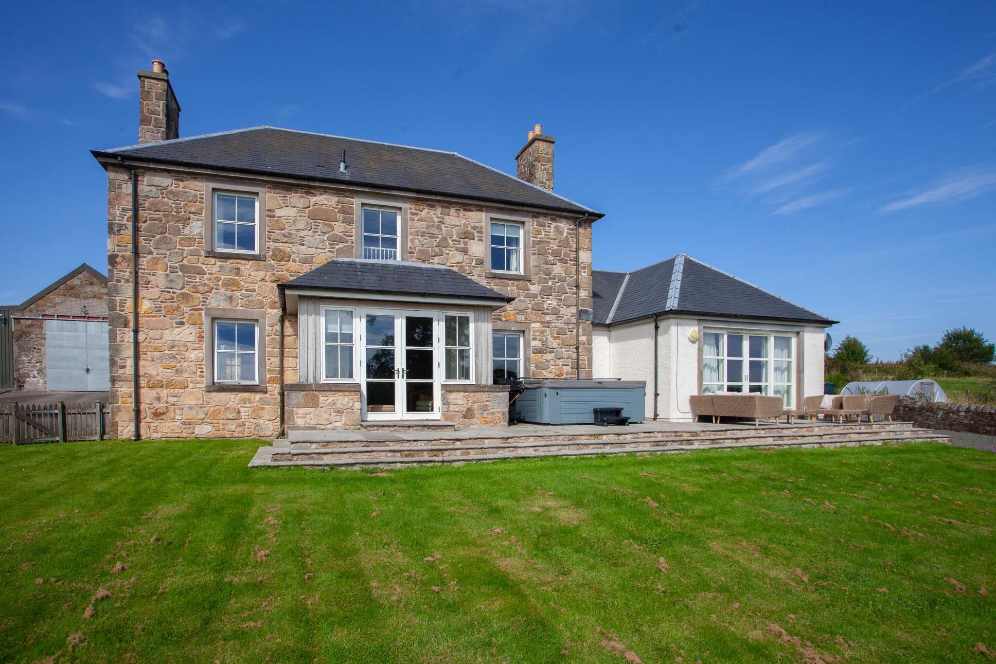 Farmhouse Retreat with Large Hot Tub in Drumcross Farmhouse, Drumcross Road PA7 5NU - Property image 13 - VivreStays
