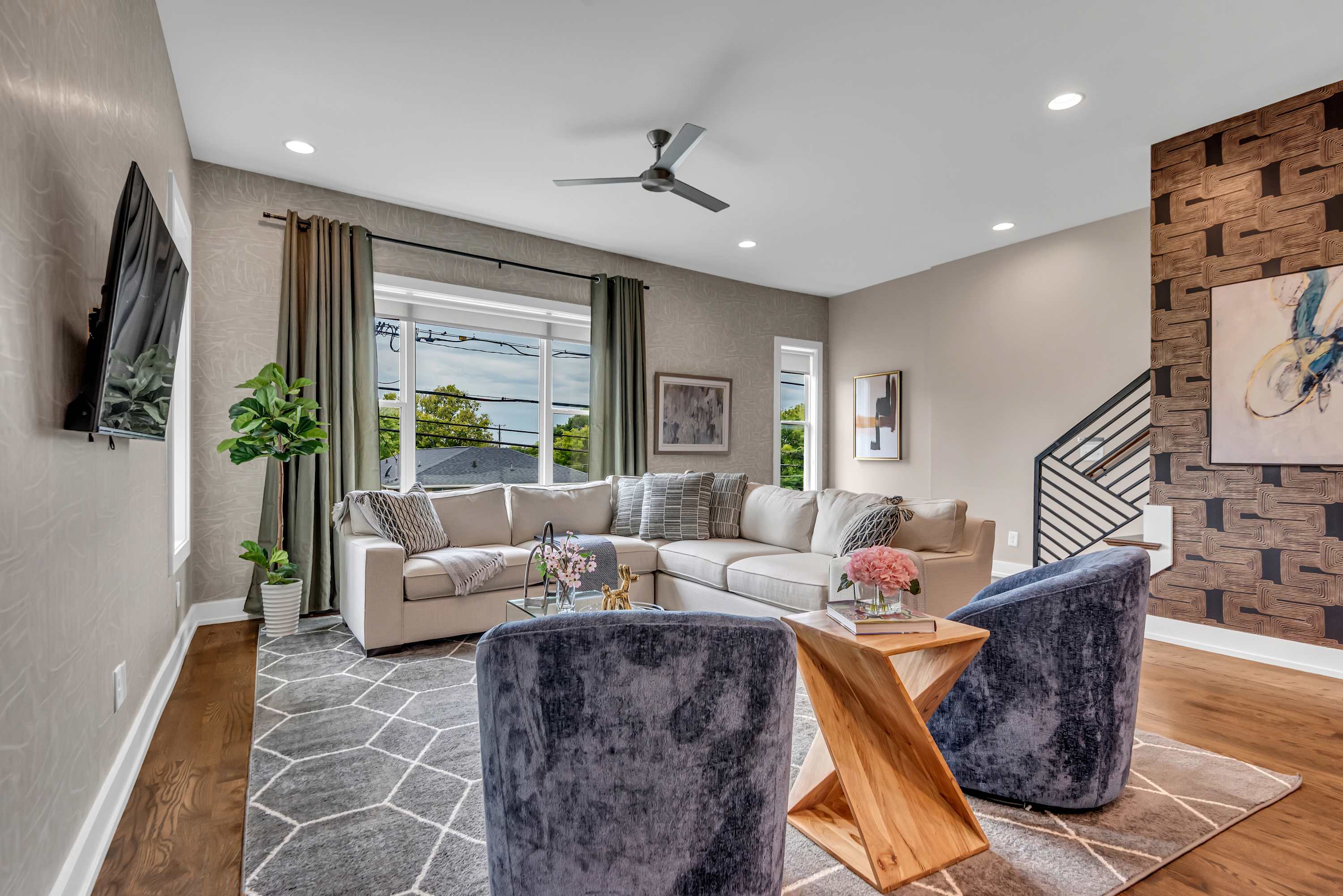 * Chic Modern Music City Home * Downtown Views *