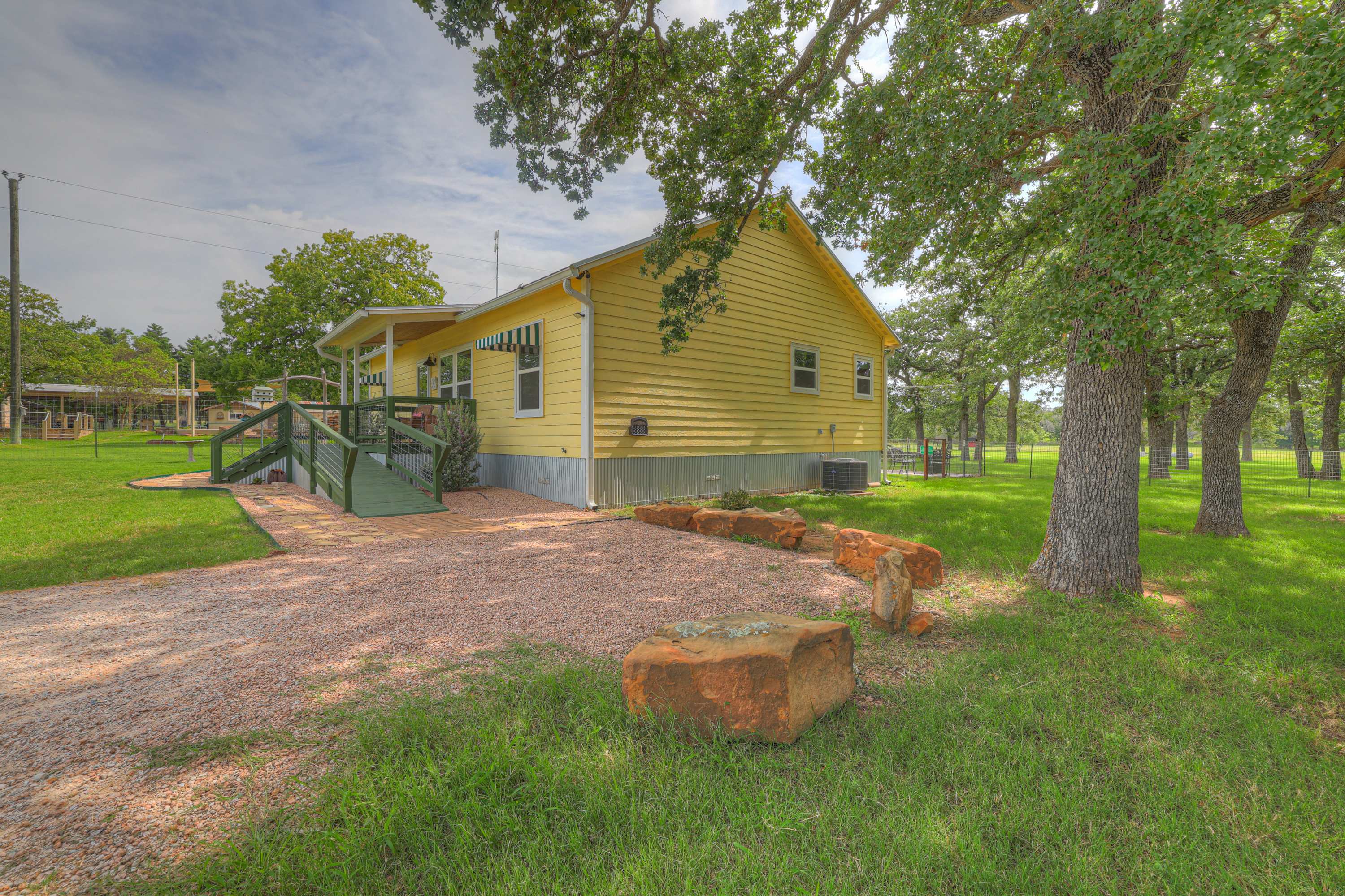 Yellow Cabin 5