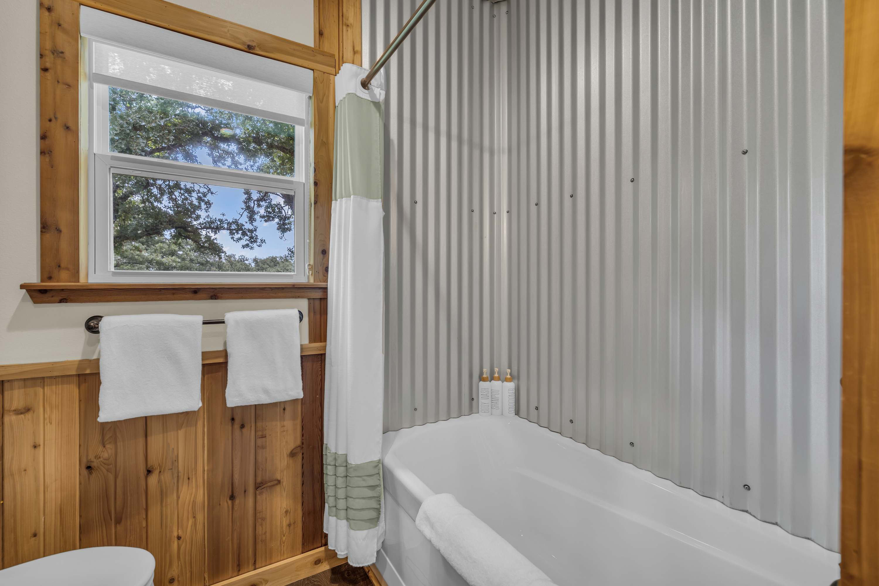 Yellow Cabin | Photo 26