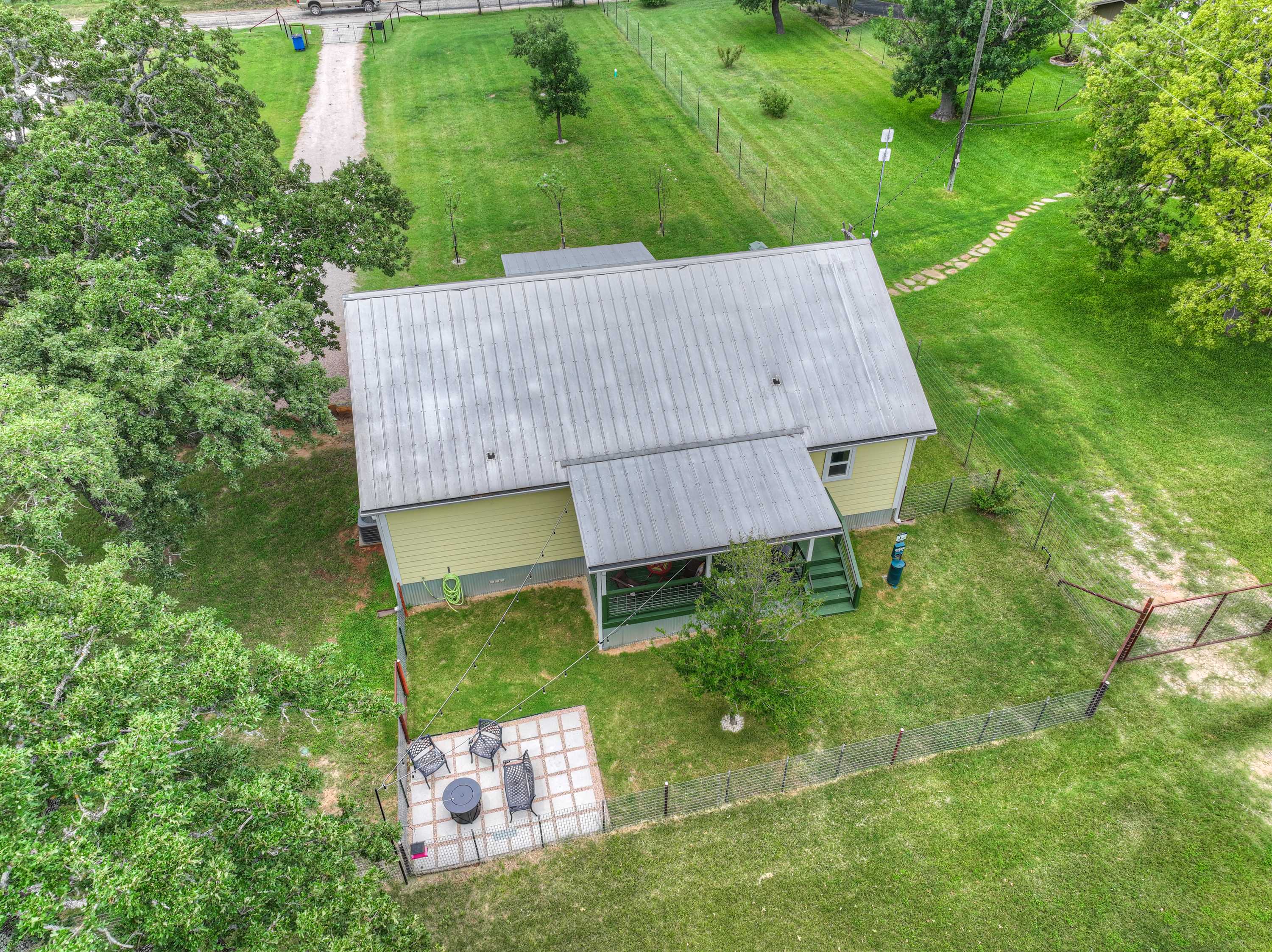 Yellow Cabin | Photo 32