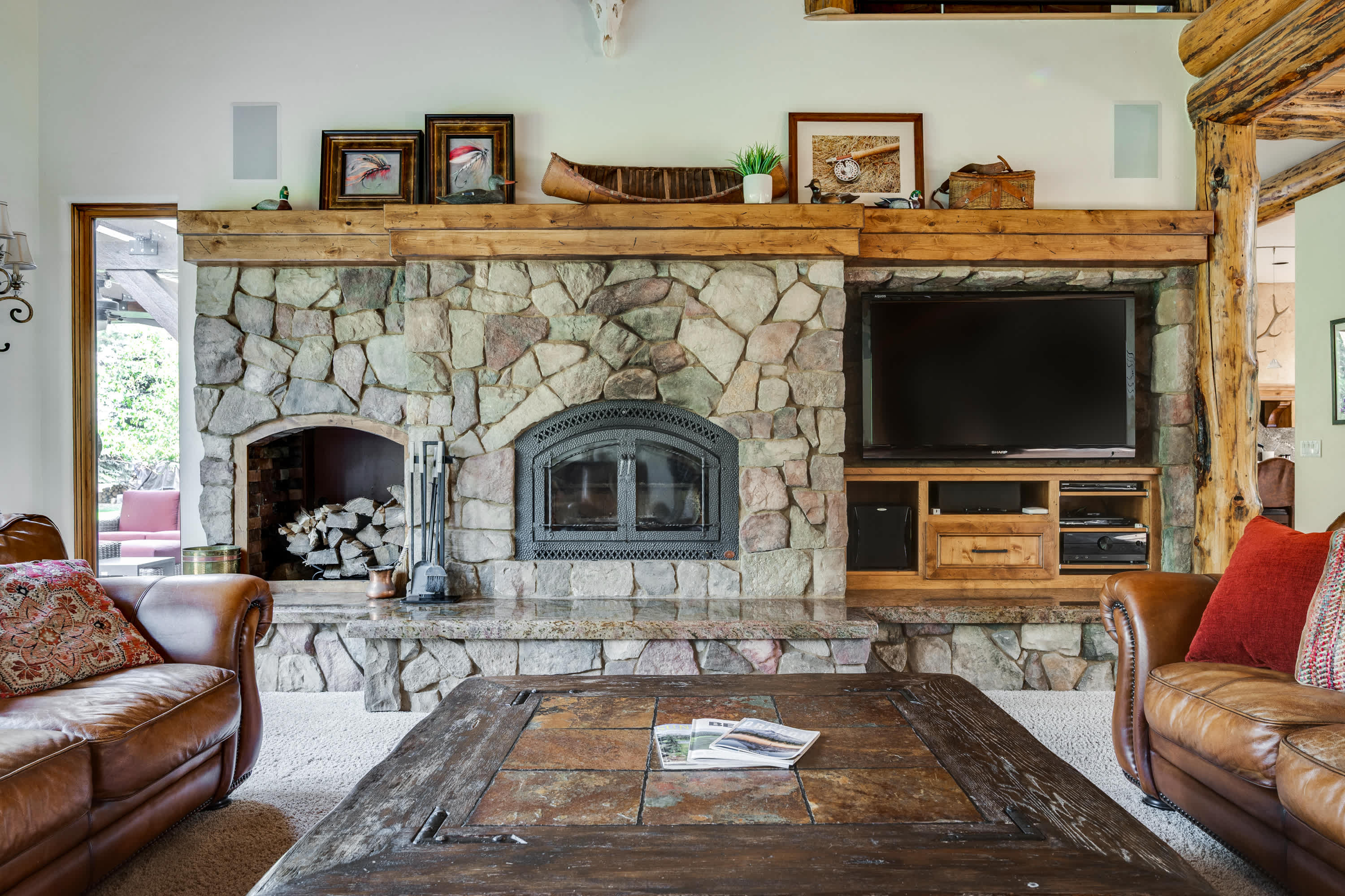 Riverfront, Pool Table | Deschutes River Lodge