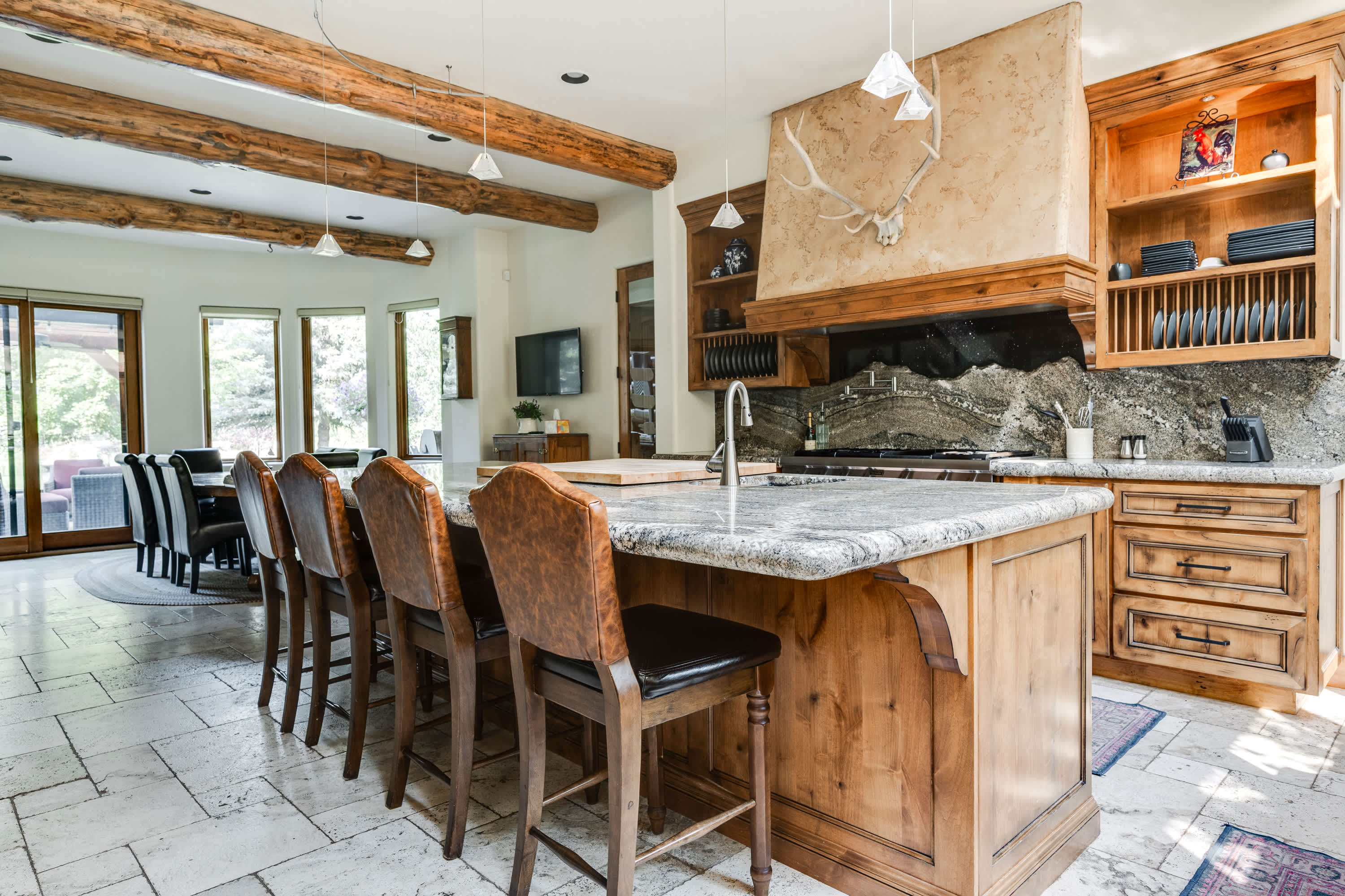 Riverfront, Pool Table | Deschutes River Lodge