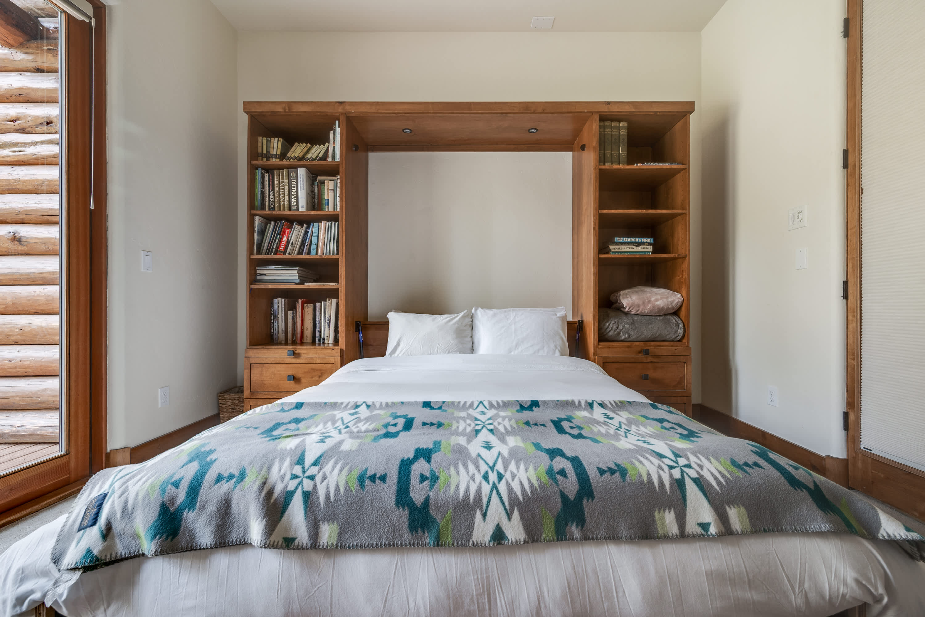 Riverfront, Pool Table | Deschutes River Lodge