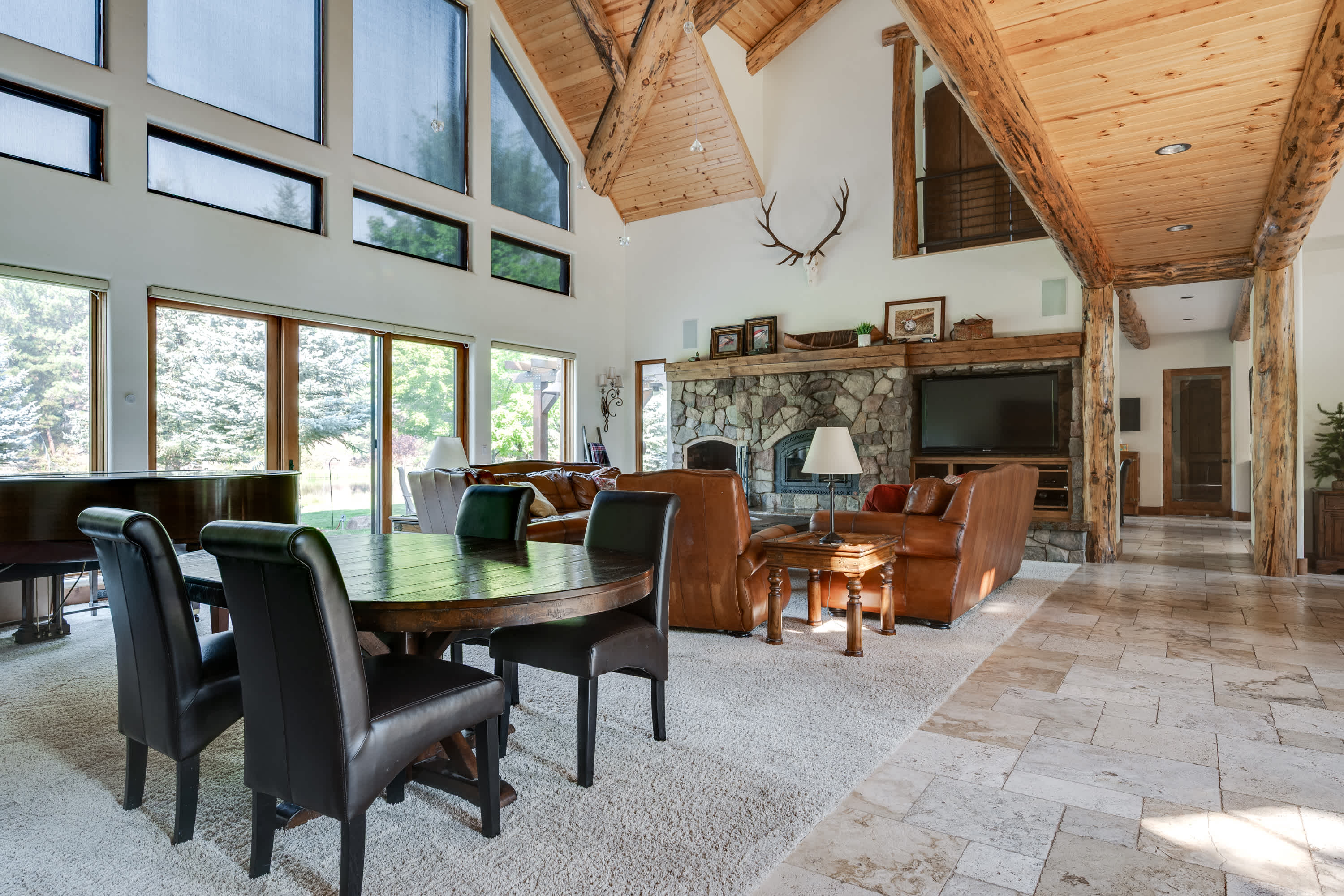 Riverfront, Pool Table | Deschutes River Lodge