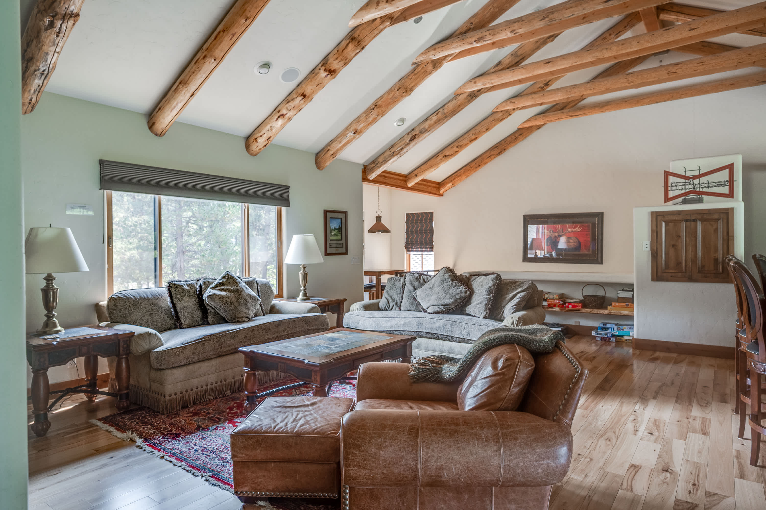 Riverfront, Pool Table | Deschutes River Lodge