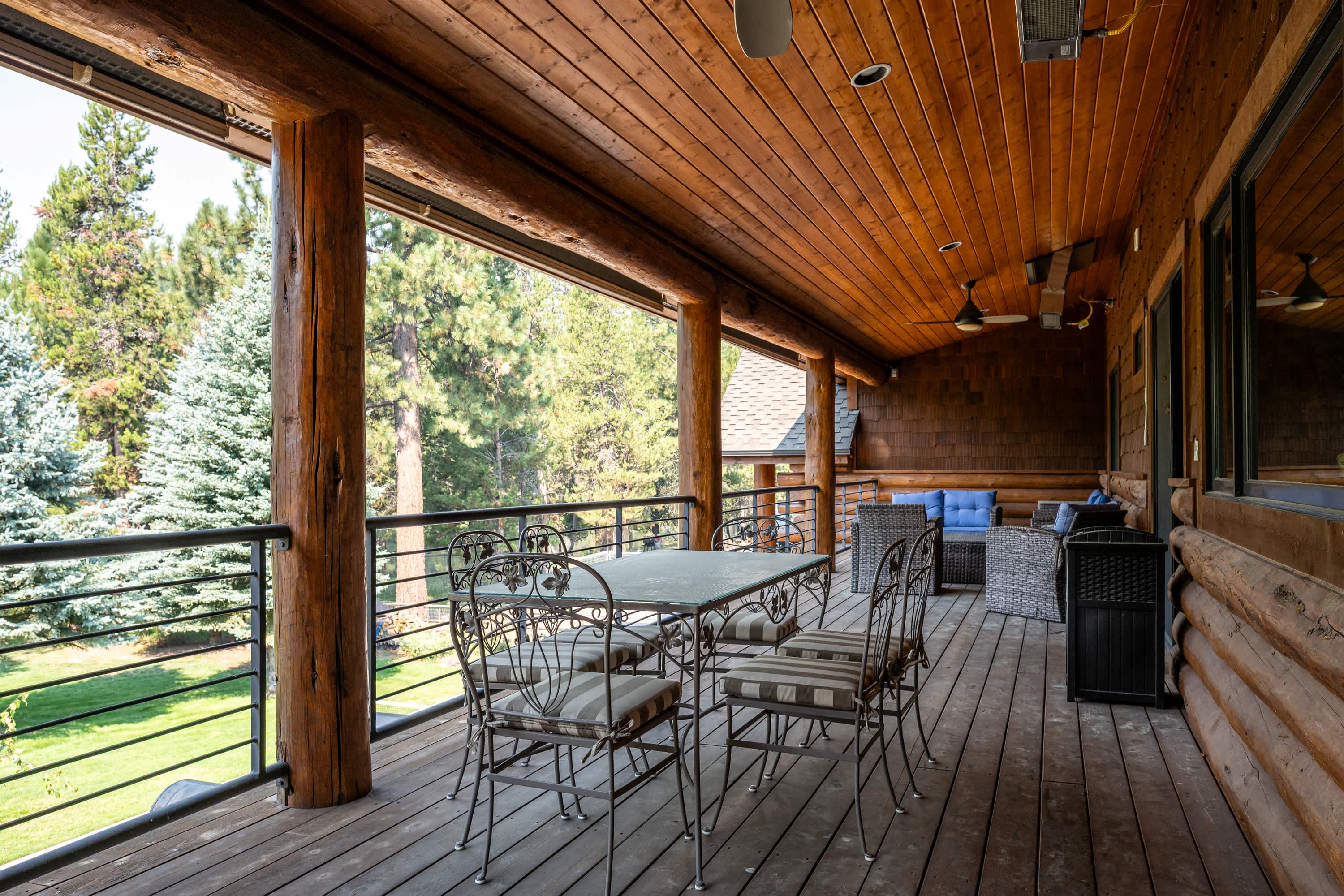 Riverfront, Pool Table | Deschutes River Lodge