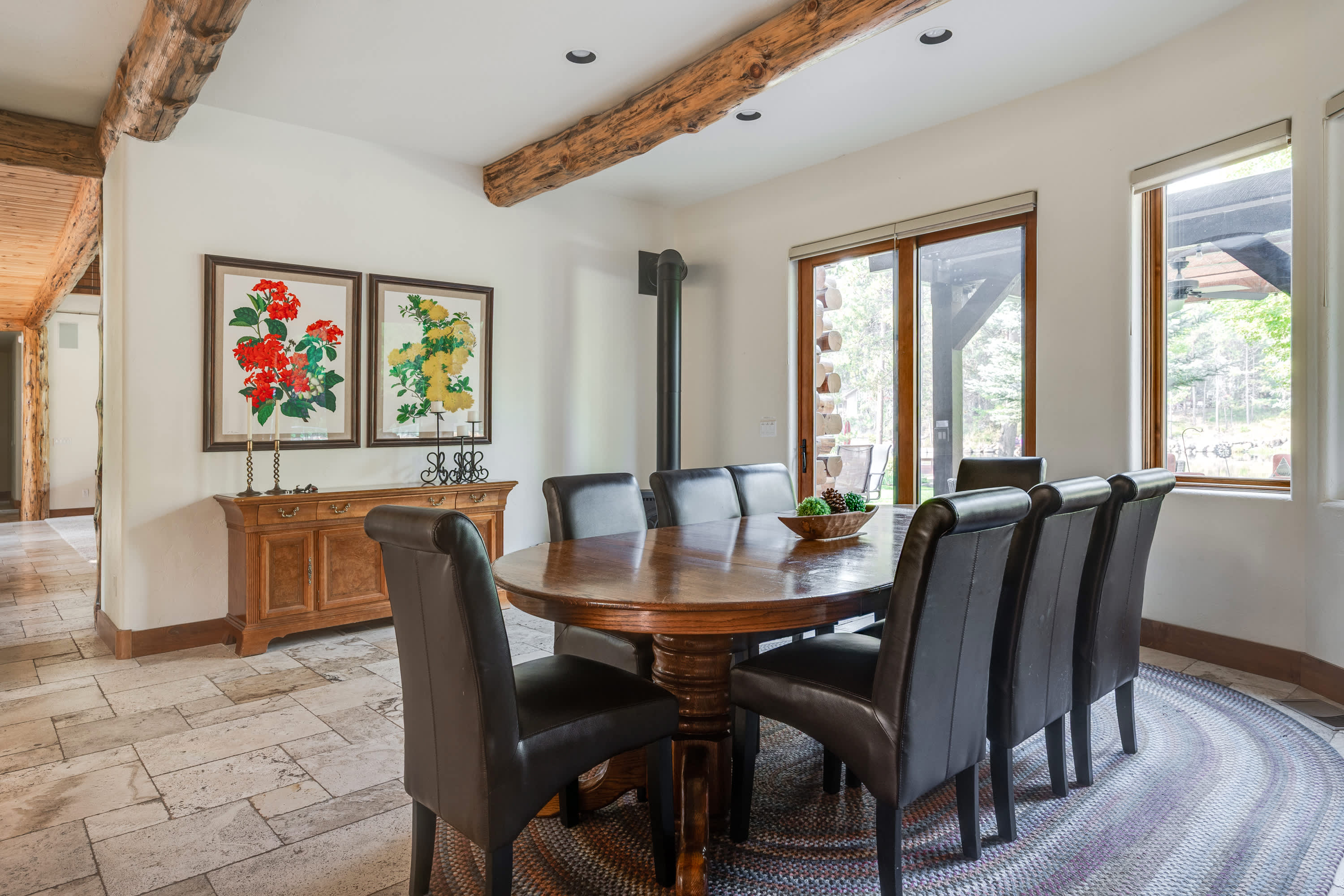 Riverfront, Pool Table | Deschutes River Lodge