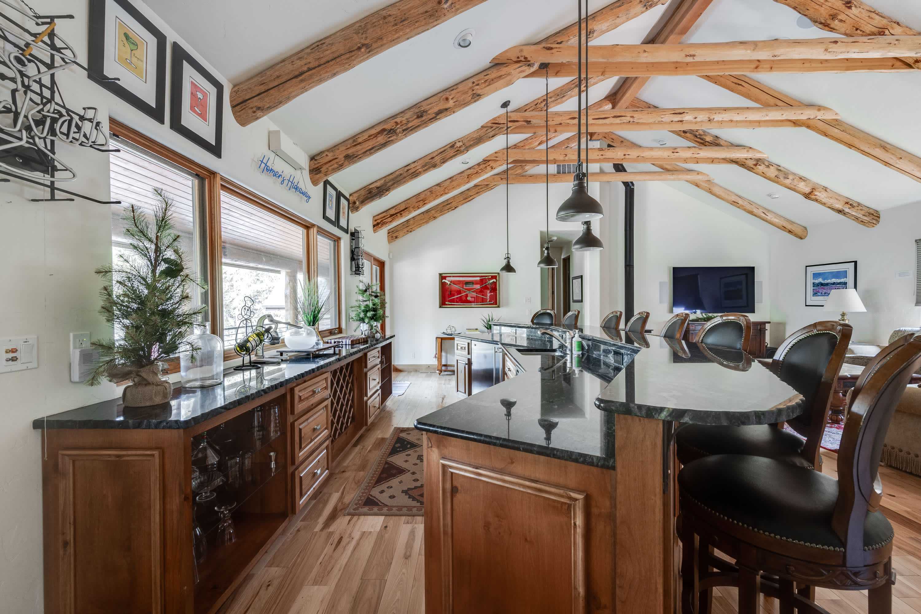 Riverfront, Pool Table | Deschutes River Lodge