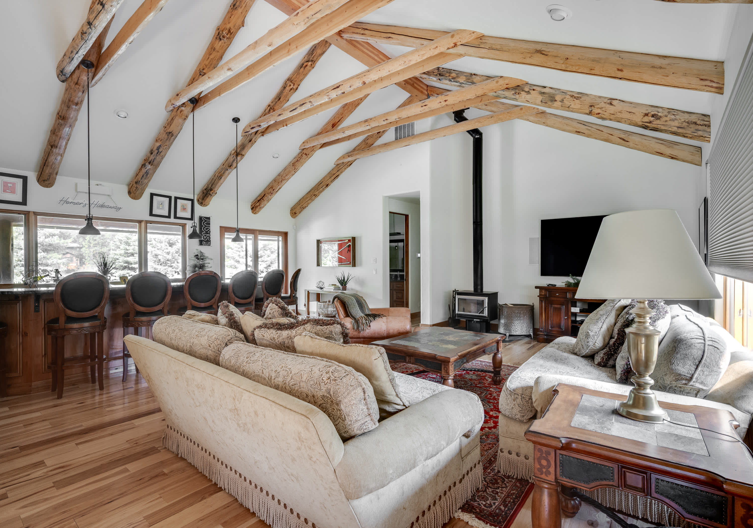 Riverfront, Pool Table | Deschutes River Lodge