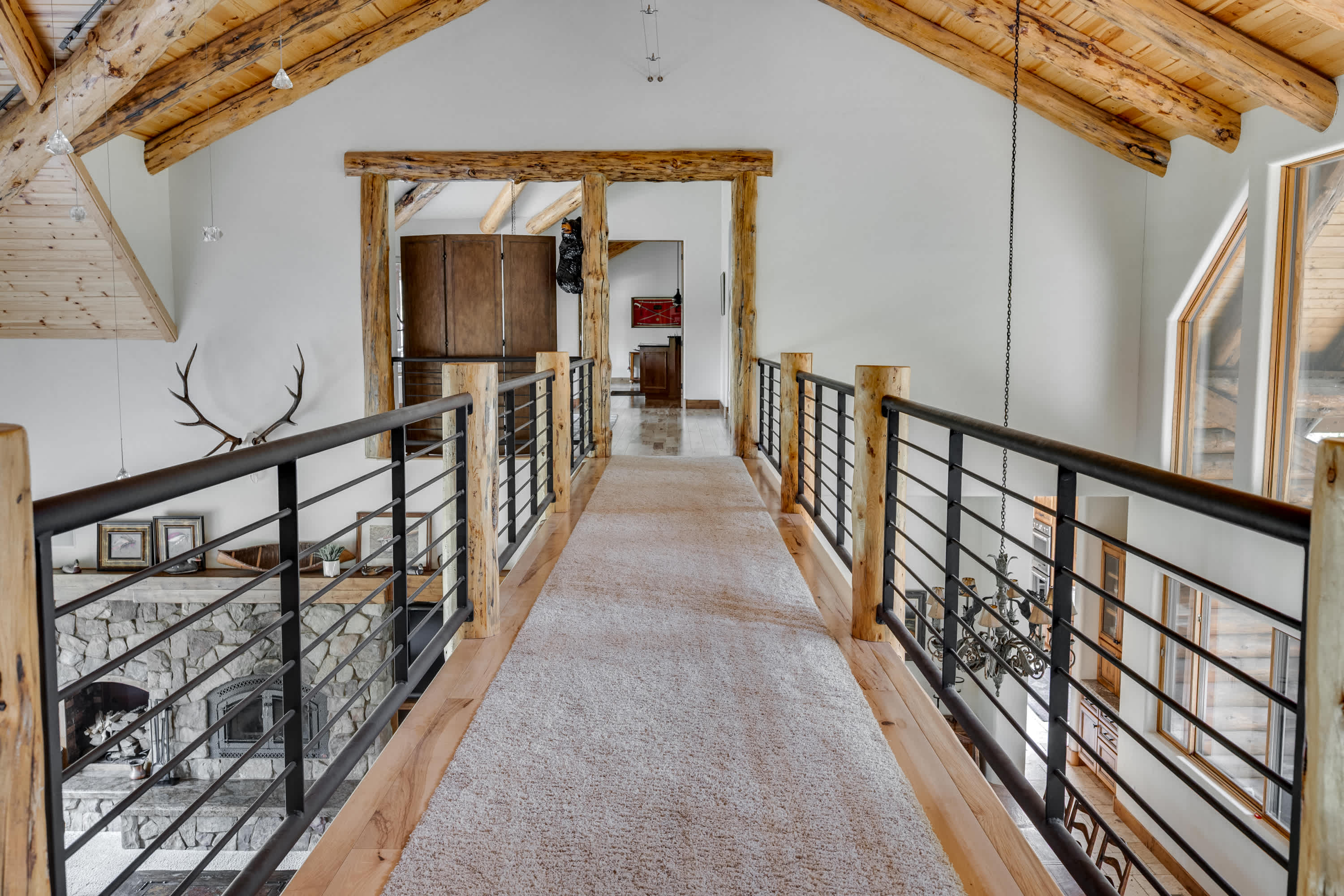 Riverfront, Pool Table | Deschutes River Lodge
