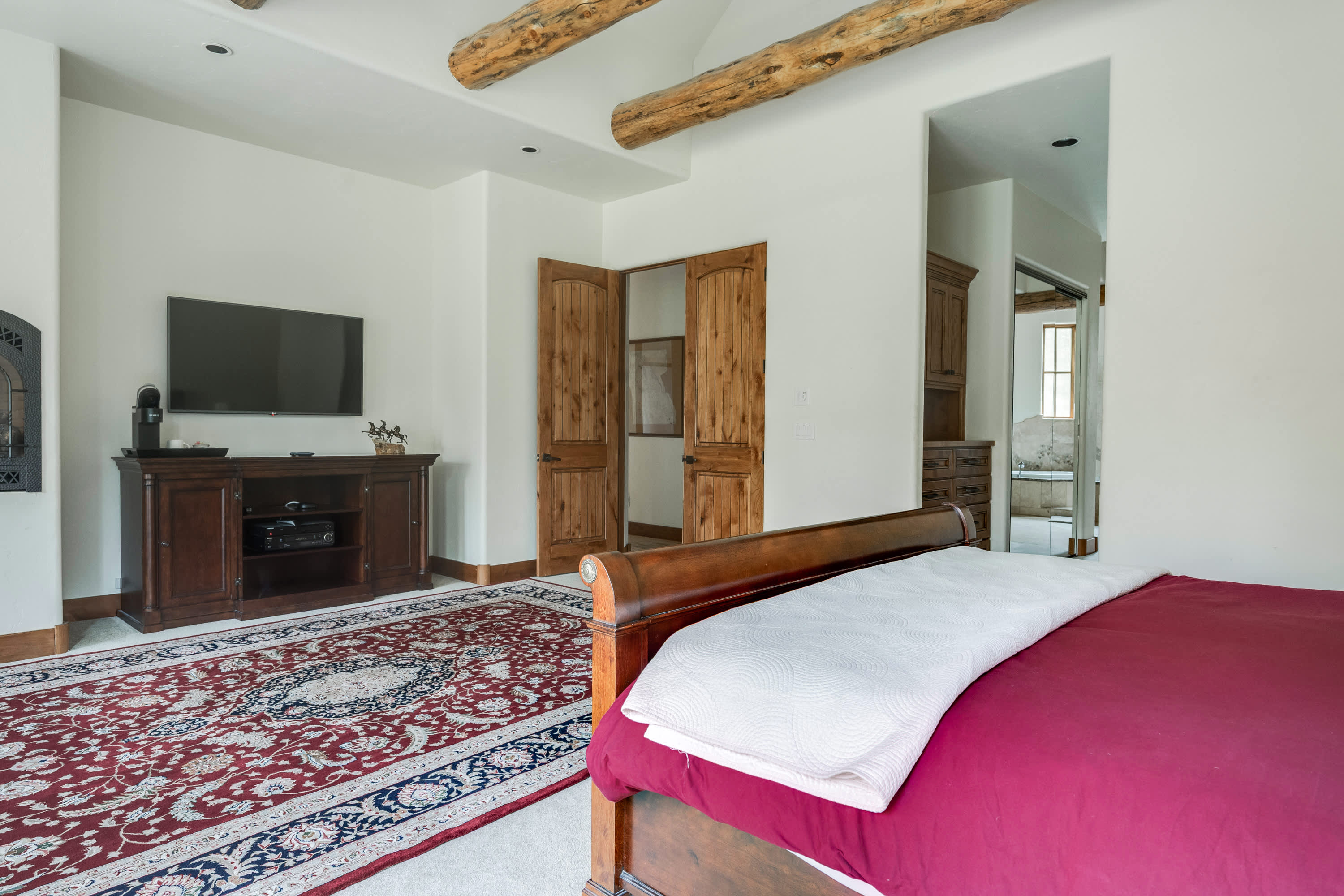 Riverfront, Pool Table | Deschutes River Lodge