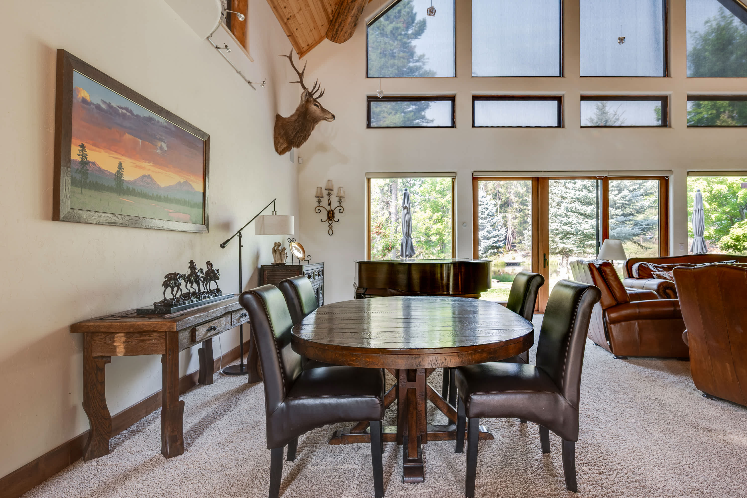 Riverfront, Pool Table | Deschutes River Lodge