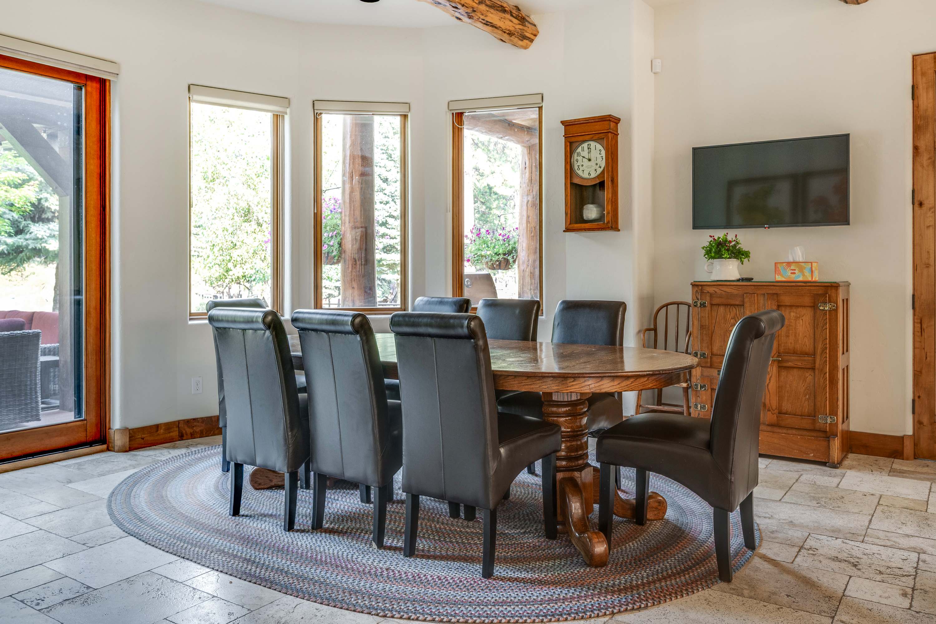 Riverfront, Pool Table | Deschutes River Lodge