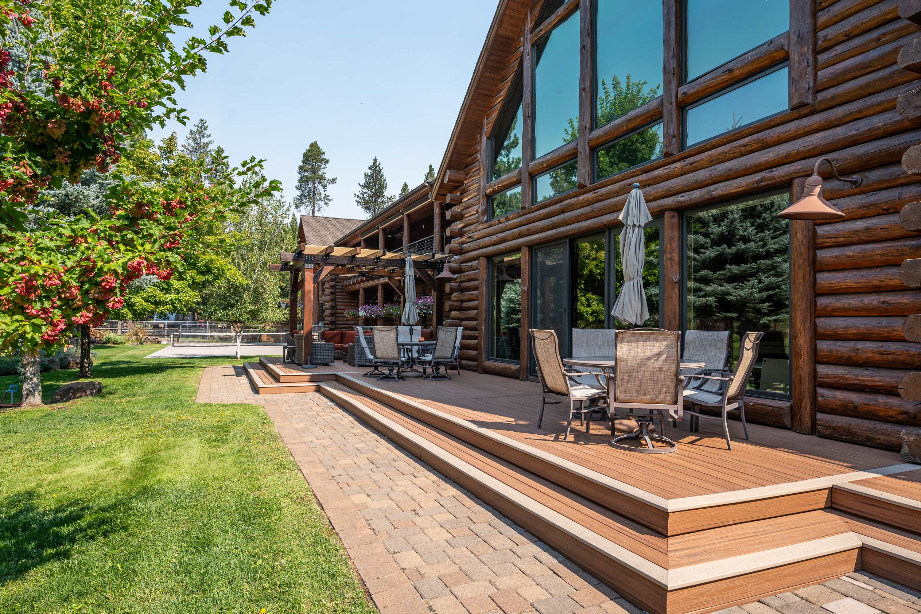 Riverfront, Pool Table | Deschutes River Lodge