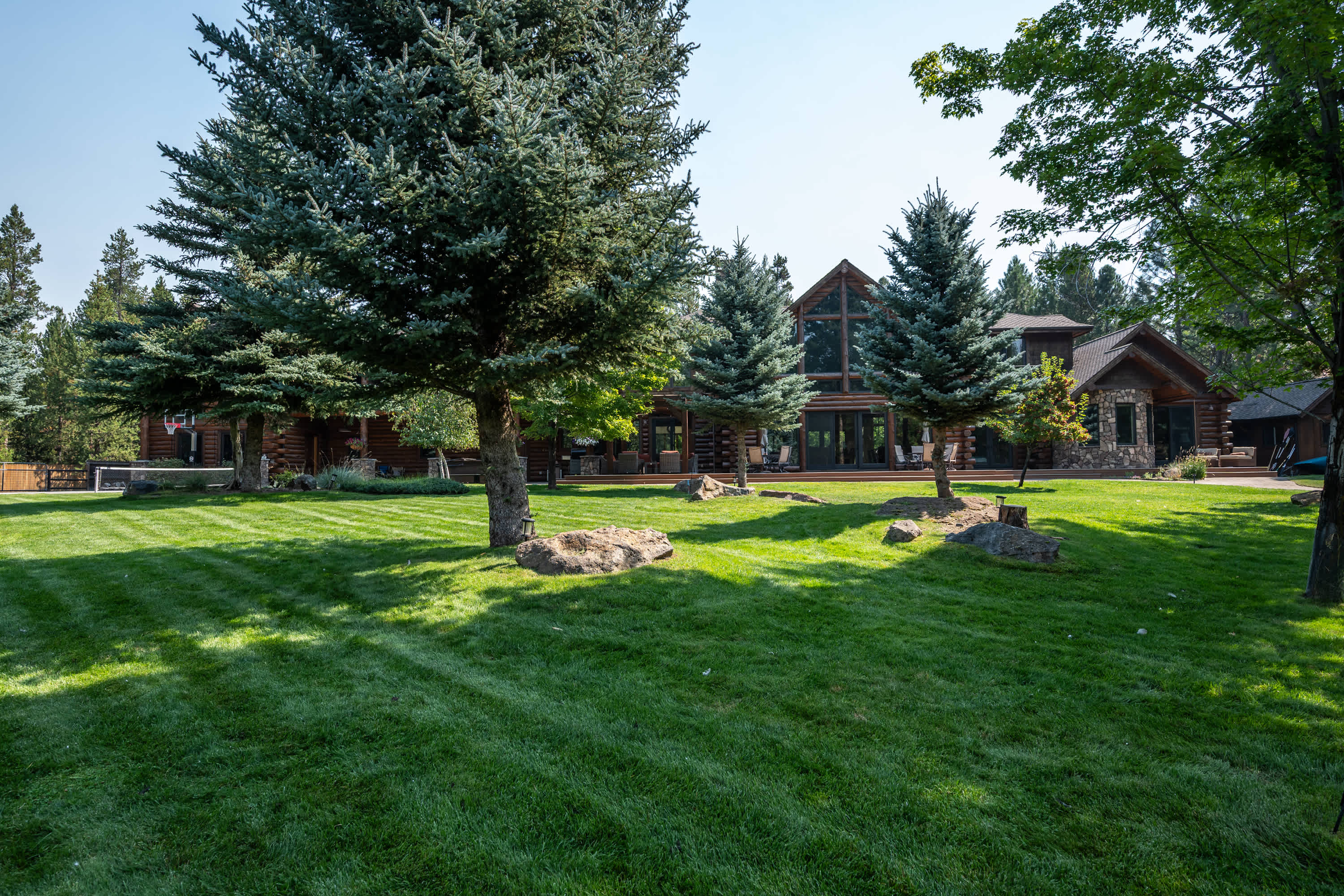 Riverfront, Pool Table | Deschutes River Lodge