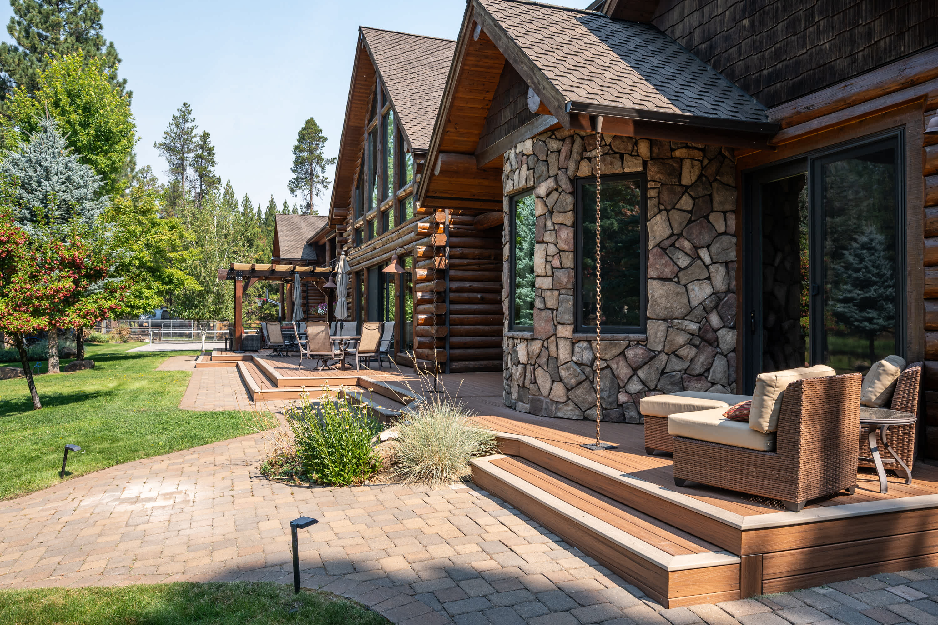 Riverfront, Pool Table | Deschutes River Lodge