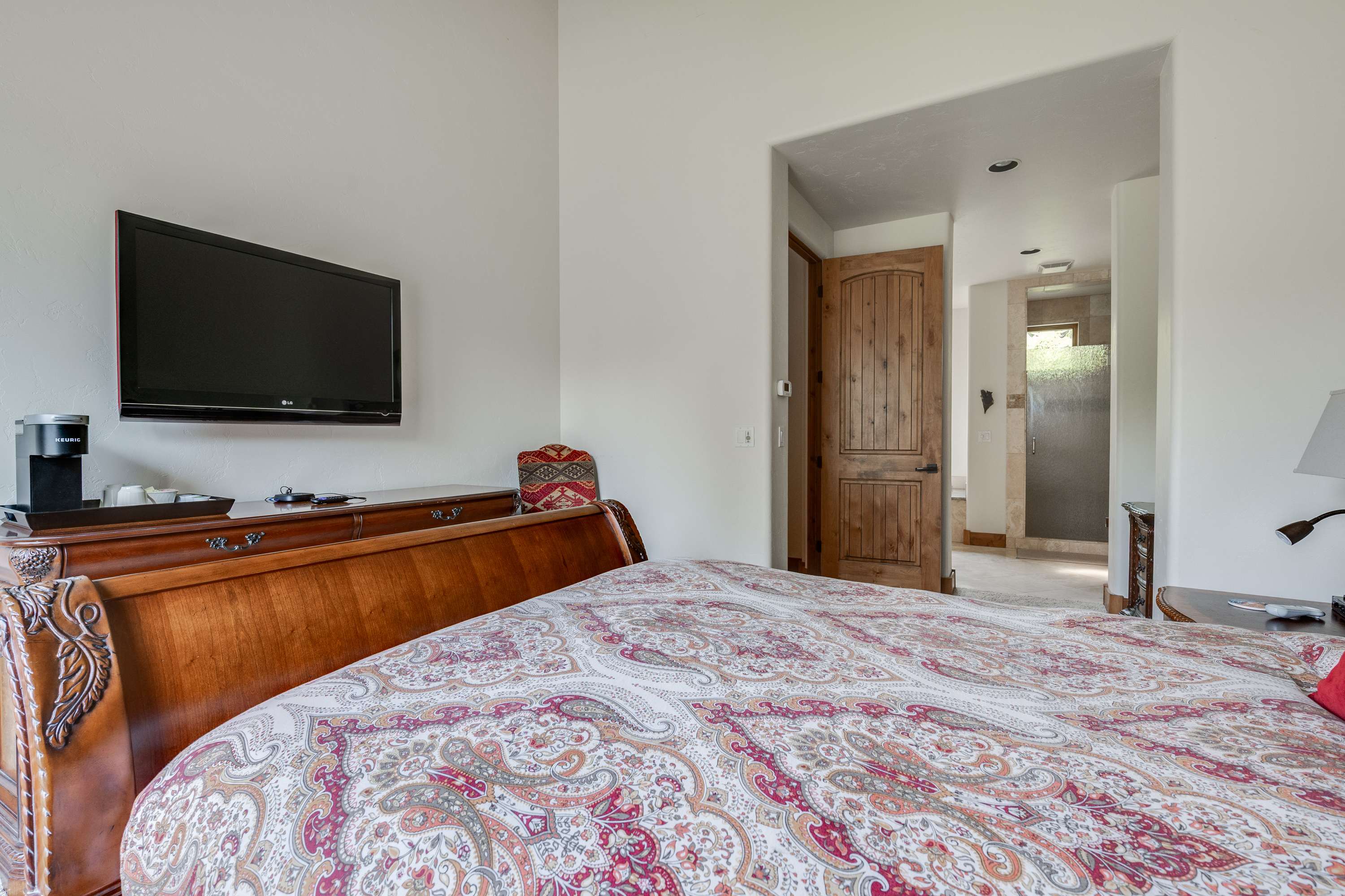 Riverfront, Pool Table | Deschutes River Lodge