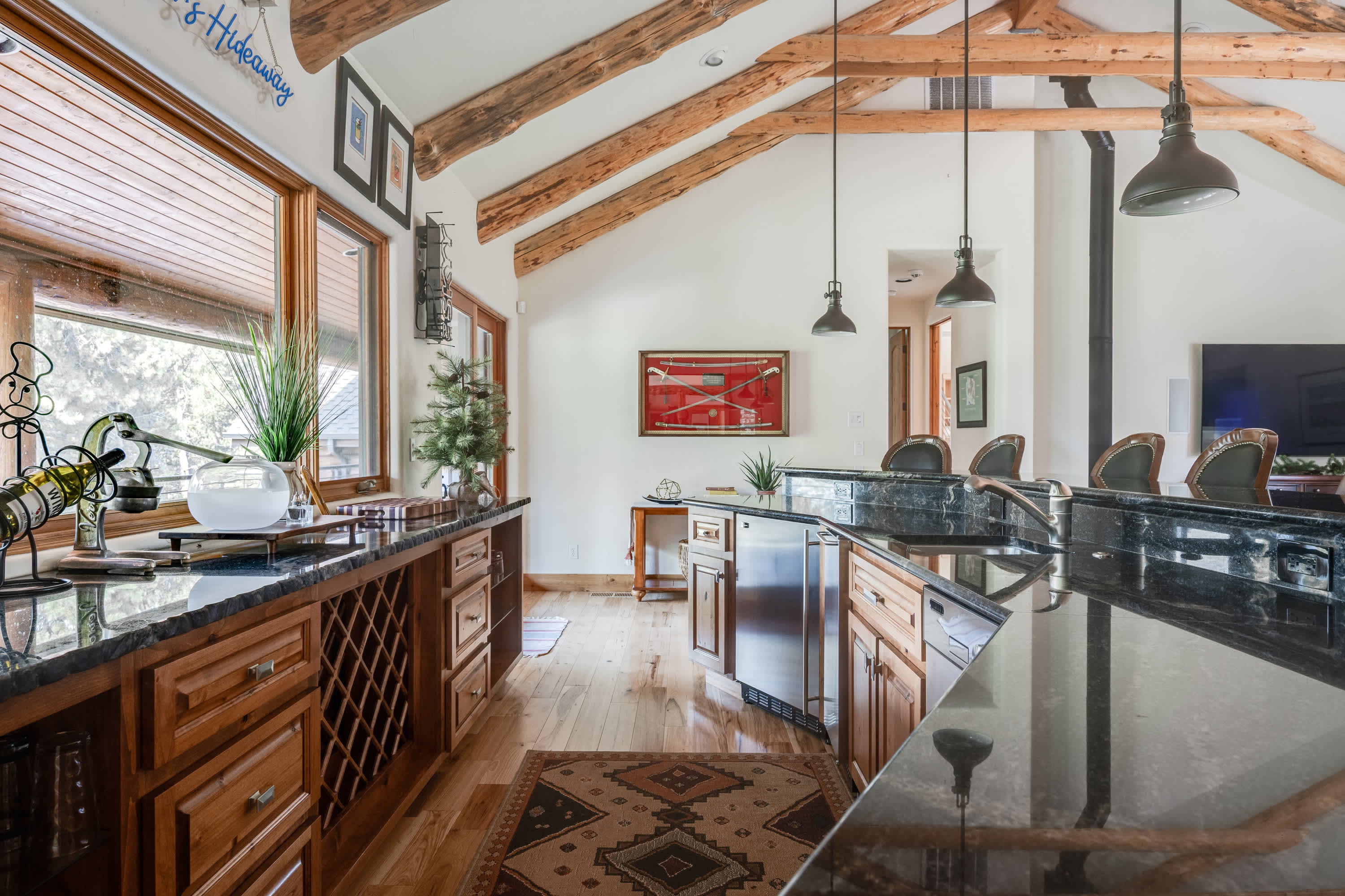 Riverfront, Pool Table | Deschutes River Lodge