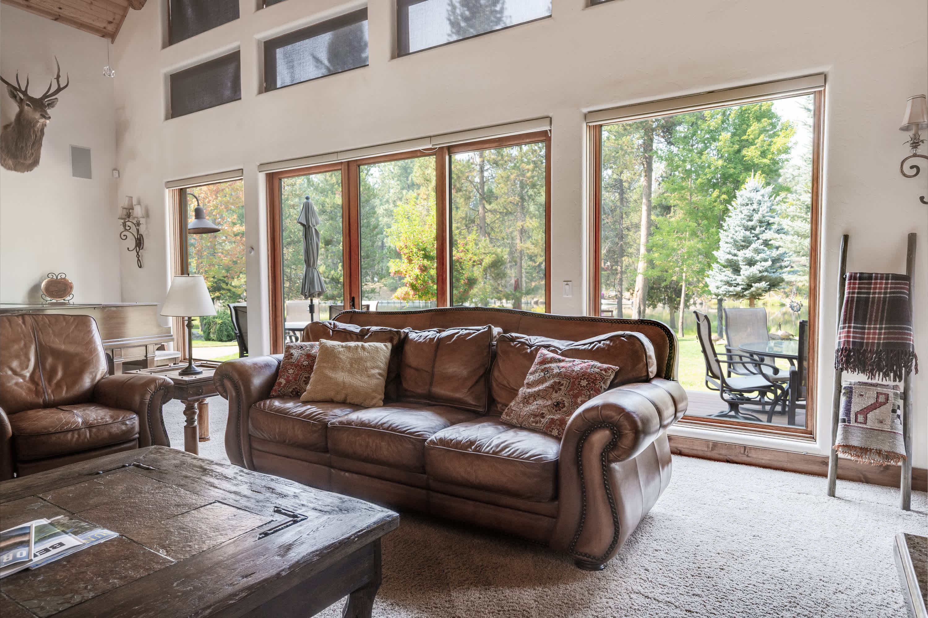 Riverfront, Pool Table | Deschutes River Lodge