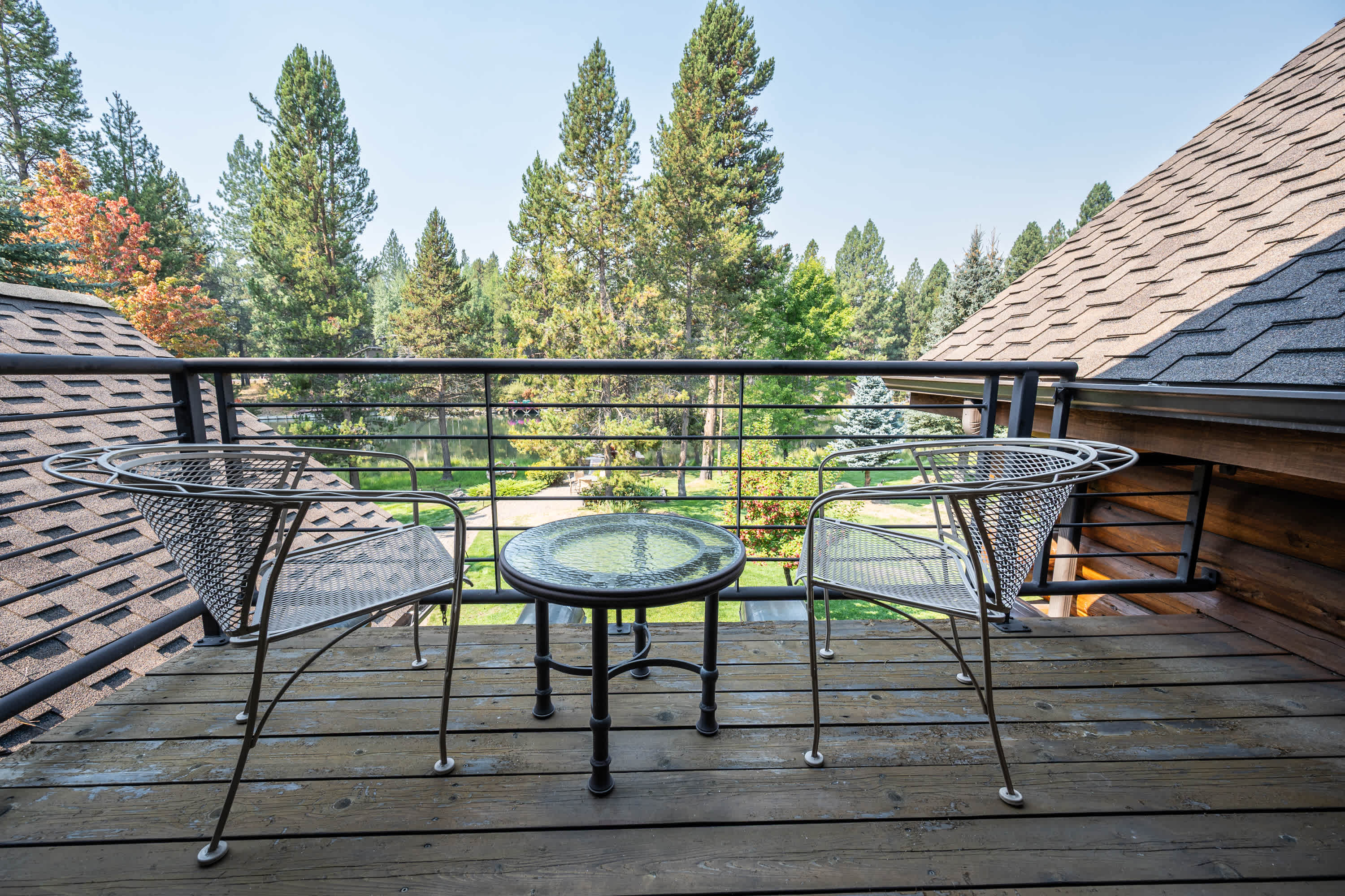 Riverfront, Pool Table | Deschutes River Lodge