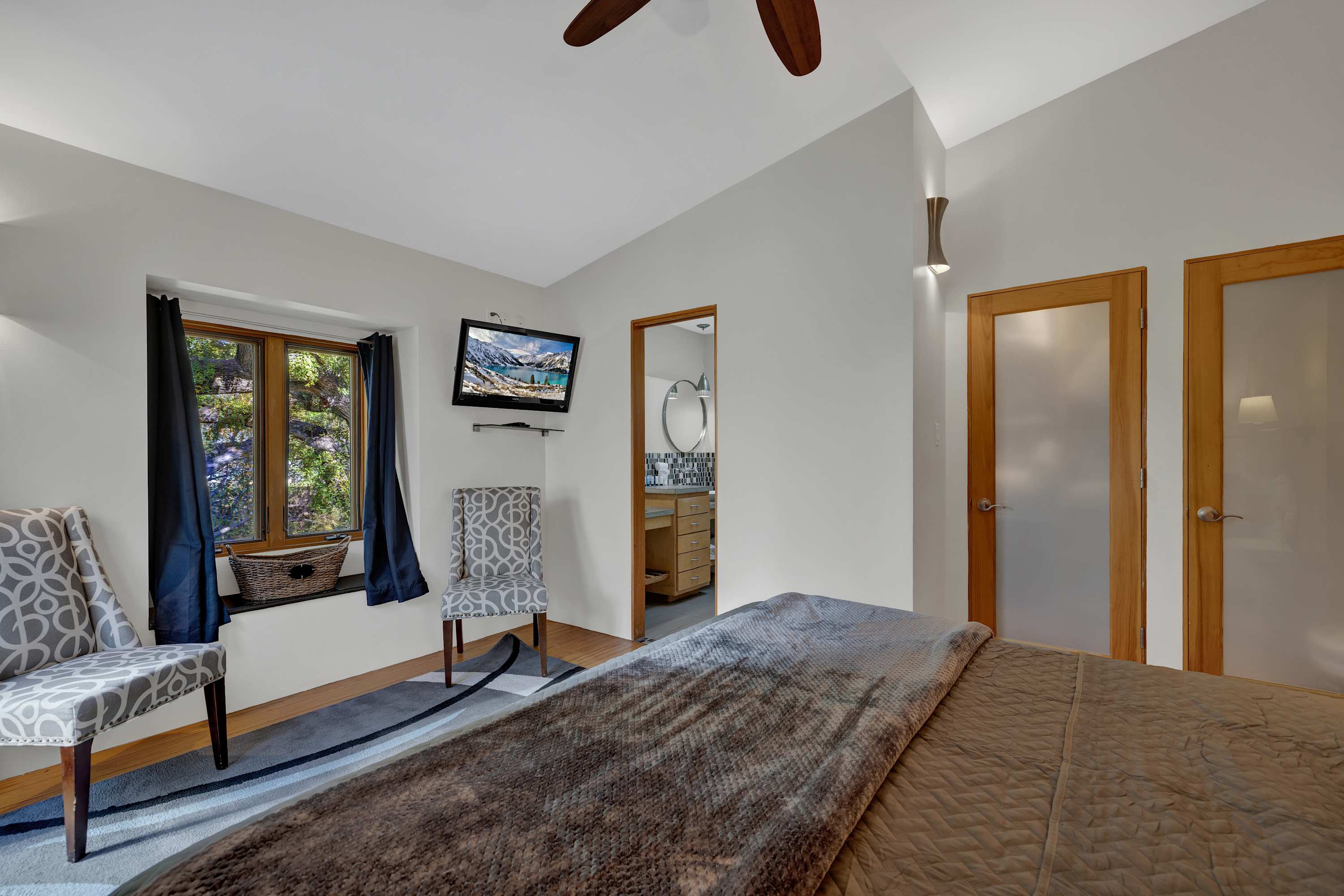 Schubert Place B | Photo 9