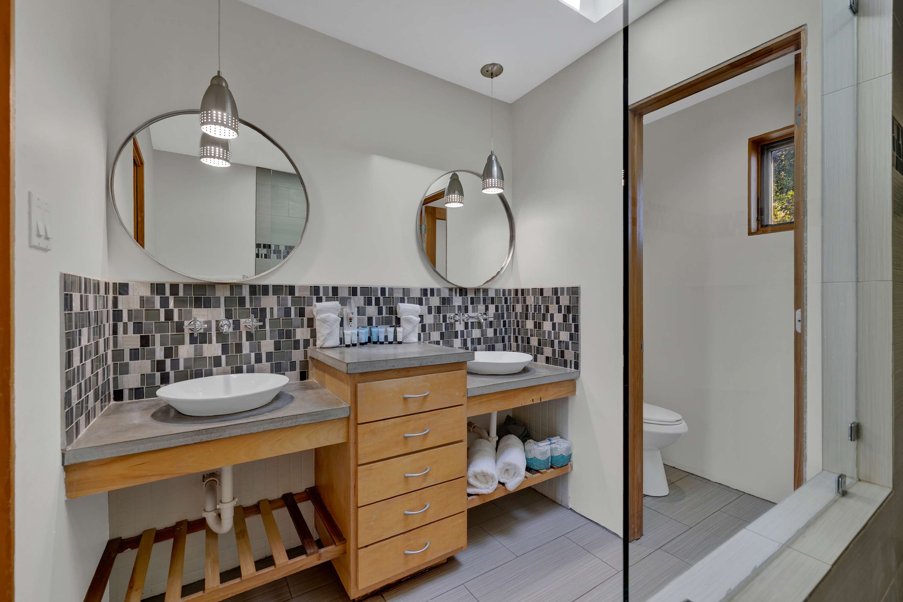 Schubert Place B | Photo 11