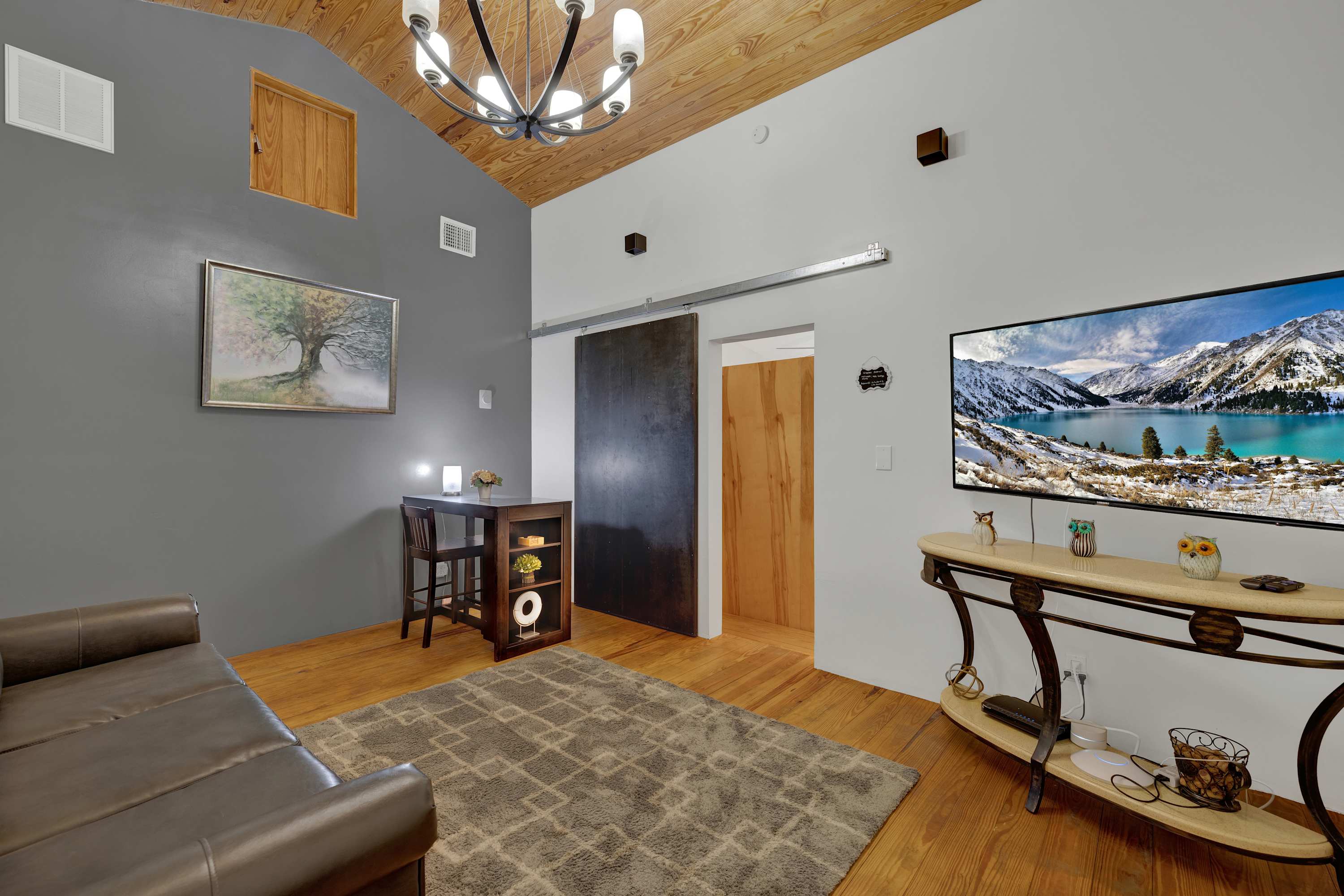 Schubert Place B | Photo 2