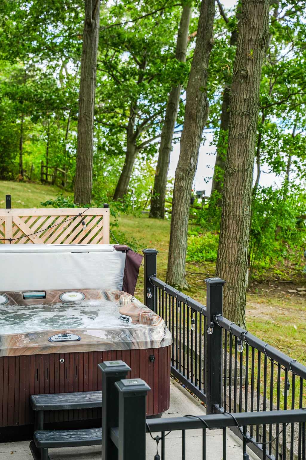 Lakefront House: Hot Tub, Game Room & Wine Trail