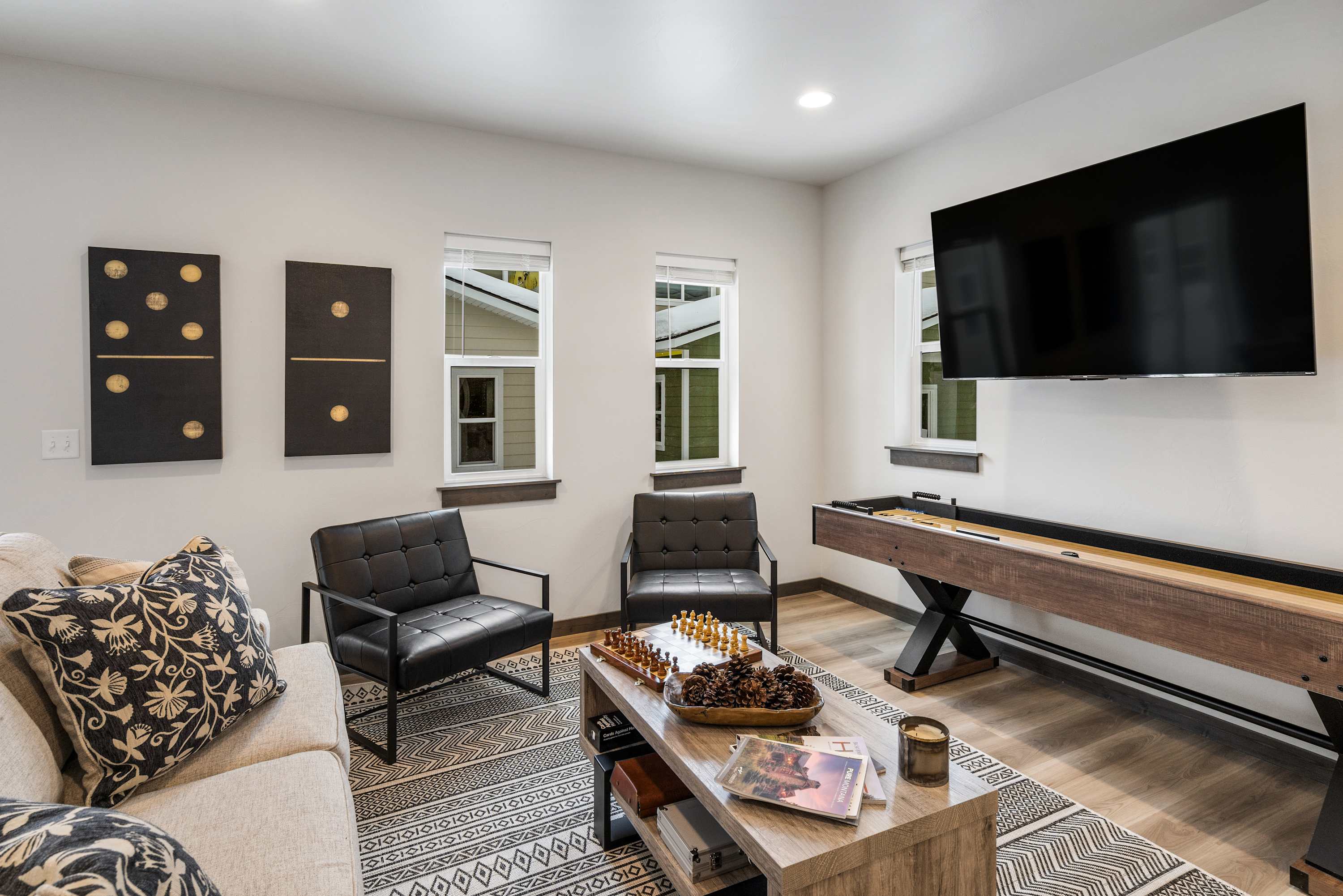 Game Room And Retro Jukebox - Unique Luxe Getaway - Bozeman, MT