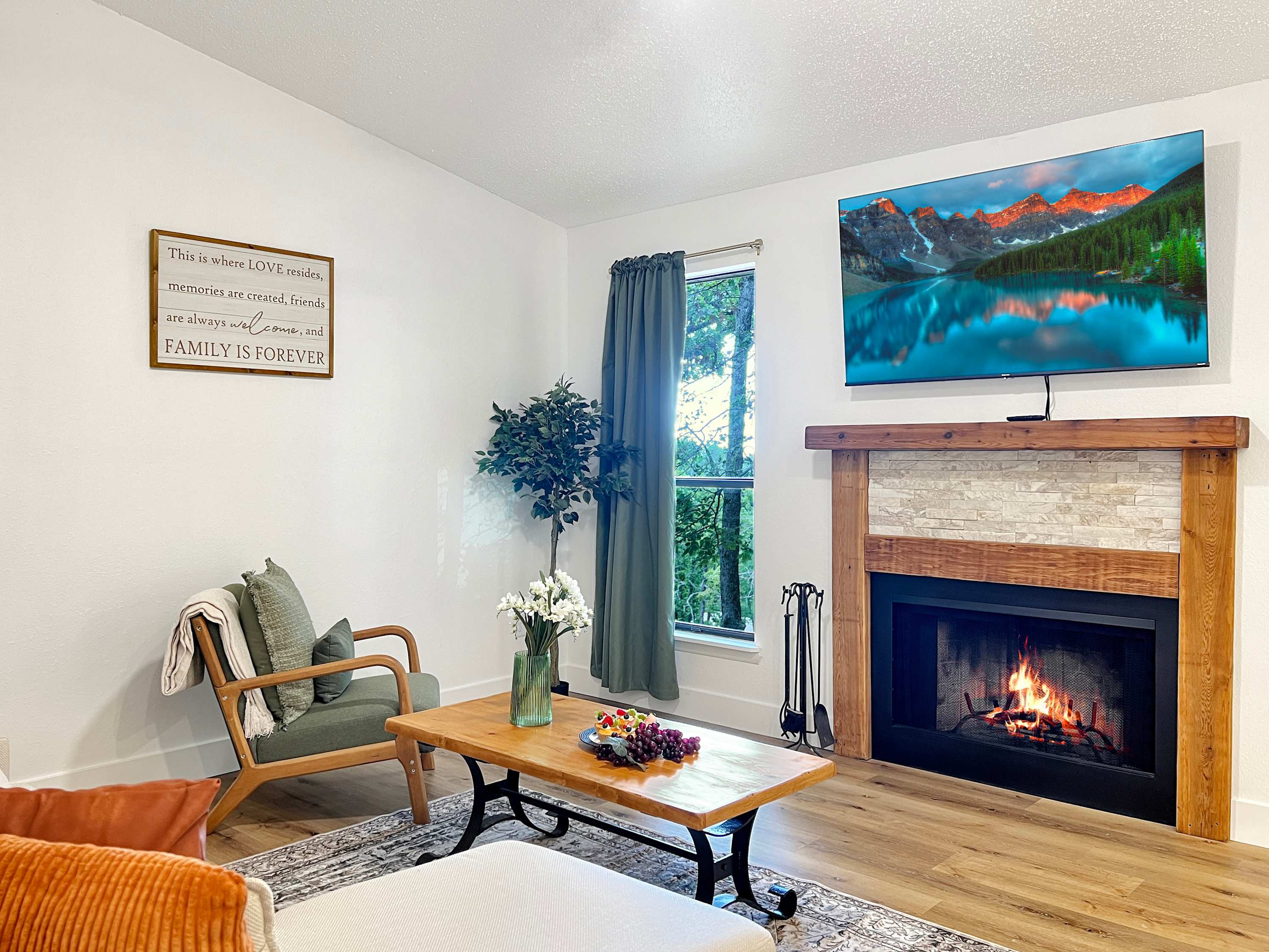 Secluded cabinesque condo resort pool, boat launch — Kimberling City, MO — vacation rental