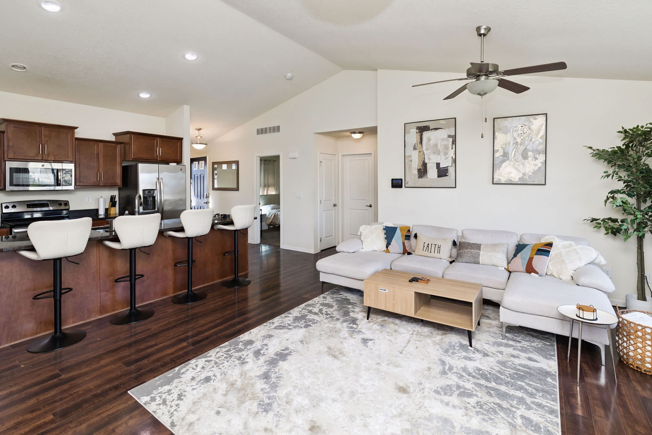 Spacious Family Getaway in Des Moines — Des Moines, IA — vacation rental