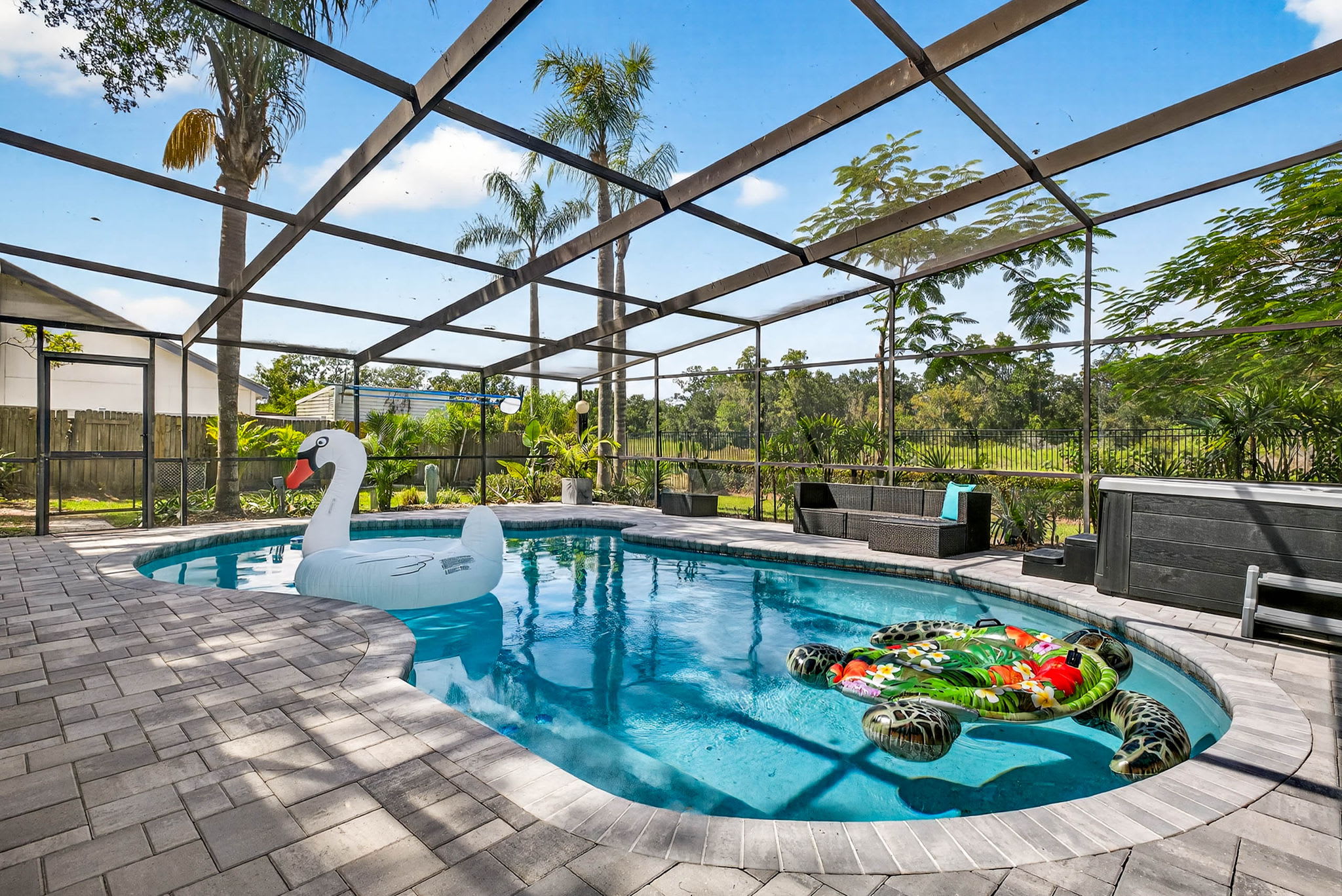 “Gather & Splash” – 3BR Pool Home w/Hot Tub — Brandon, FL — vacation rental