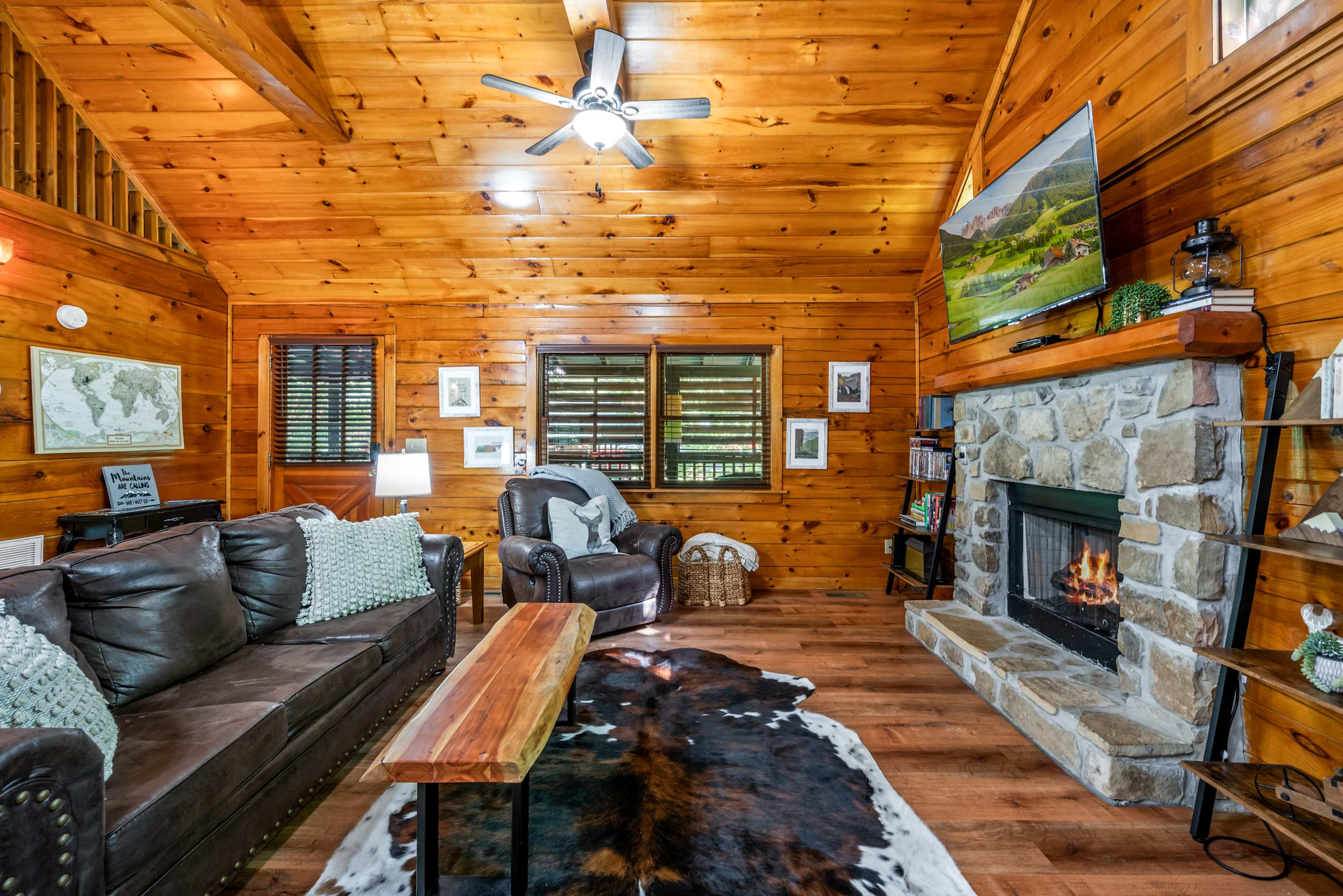 Charming Cabin with Hot Tub in Pigeon Forge 6