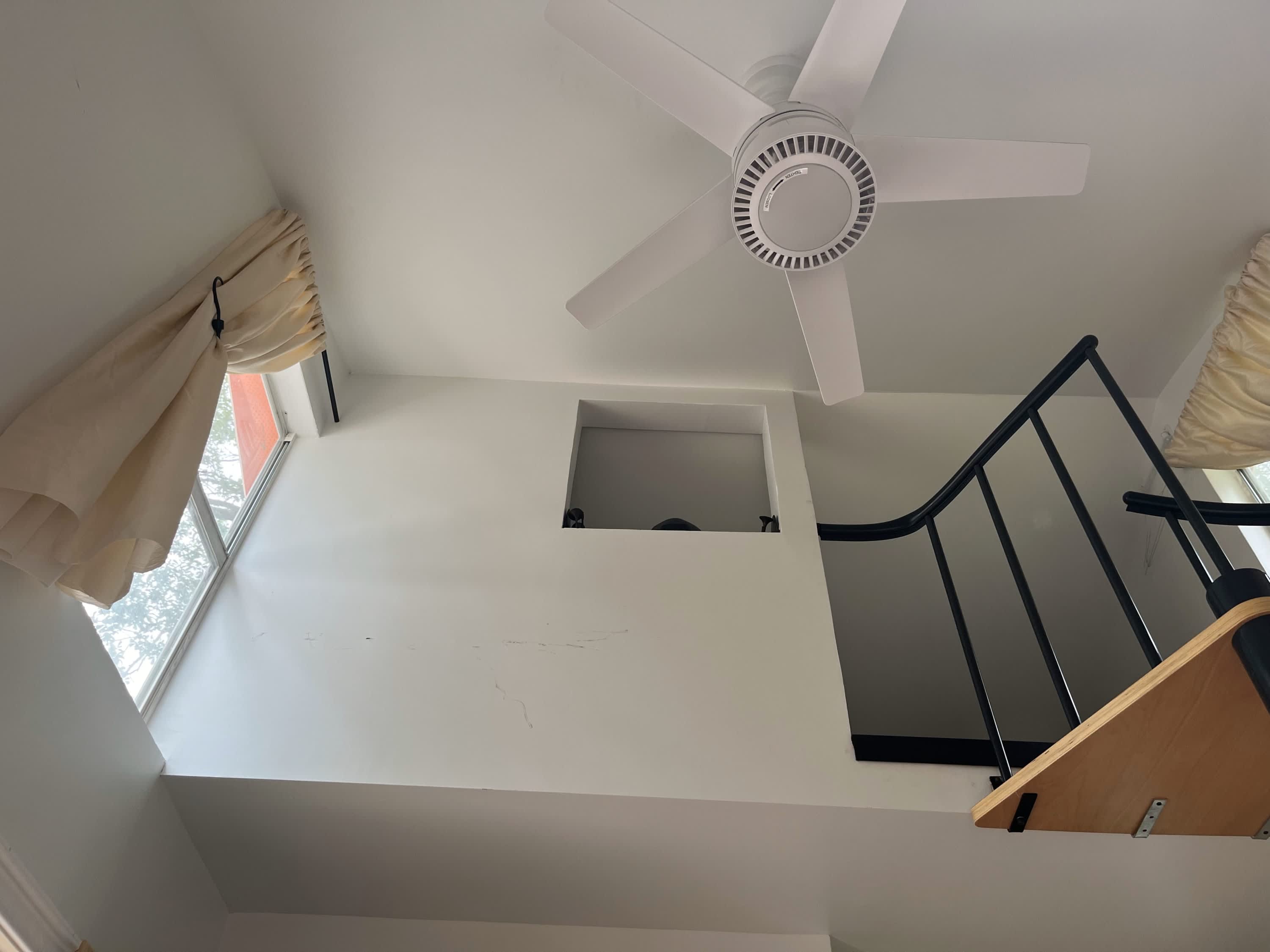 Cozy Loft Studio w/ Spiral Staircase, Kitchenette, Fast WiFi + Big TV |