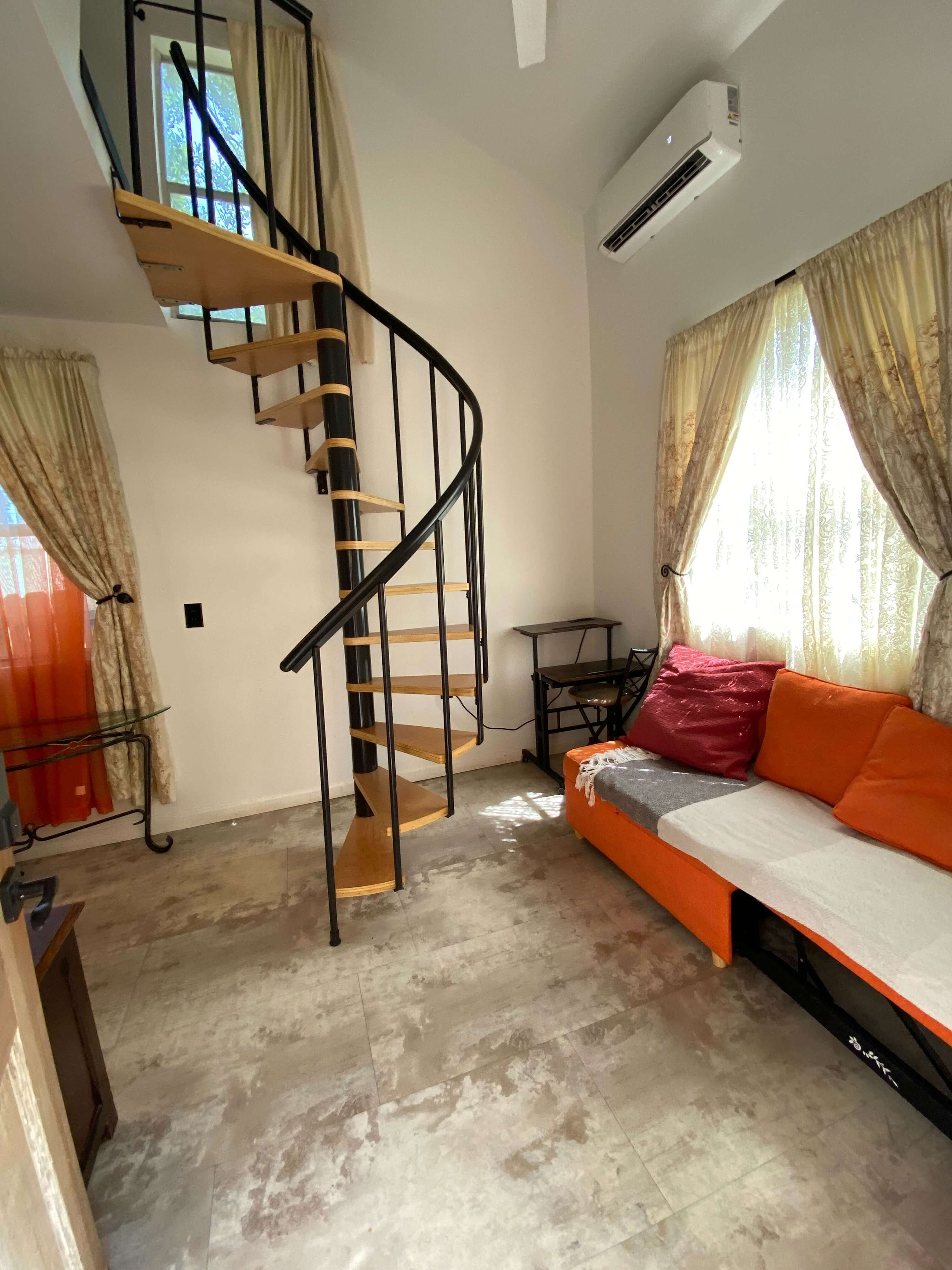Cozy Loft Studio w/ Spiral Staircase, Kitchenette, Fast WiFi + Big TV |