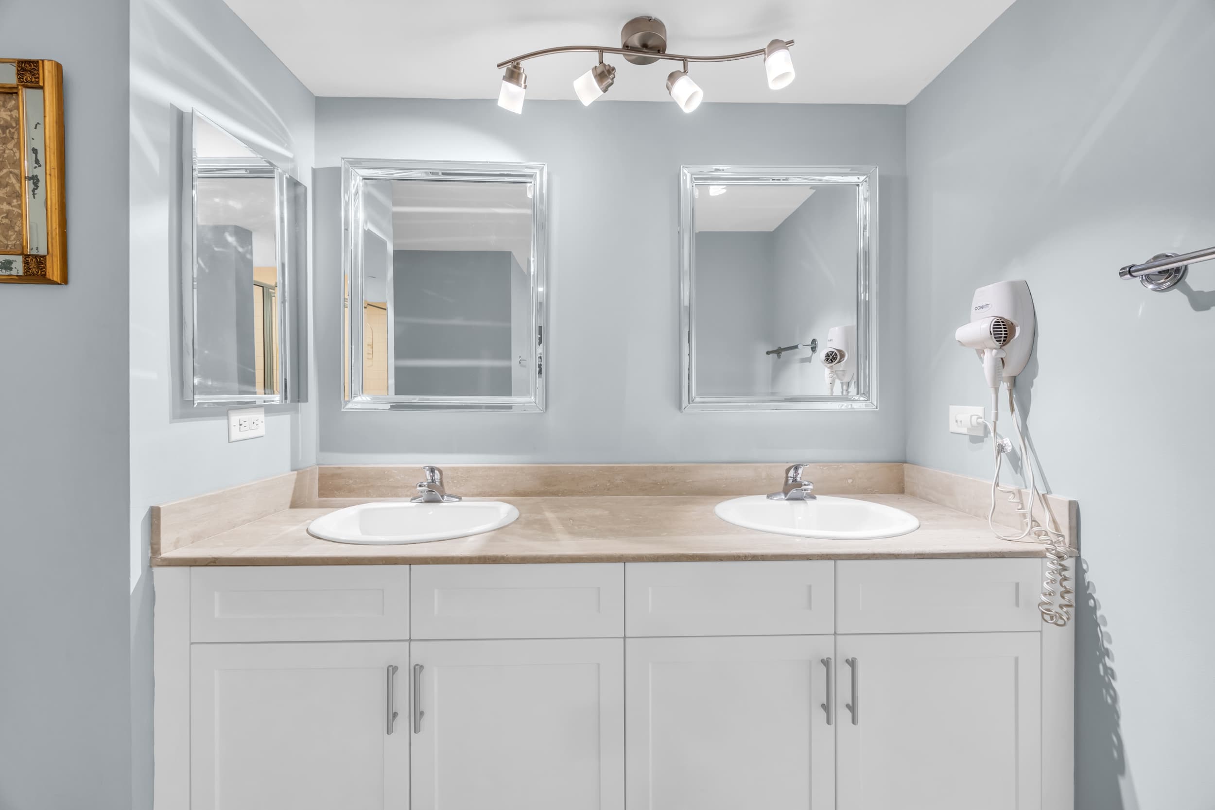 Ocean View Style at Kingston Top Location w Pool