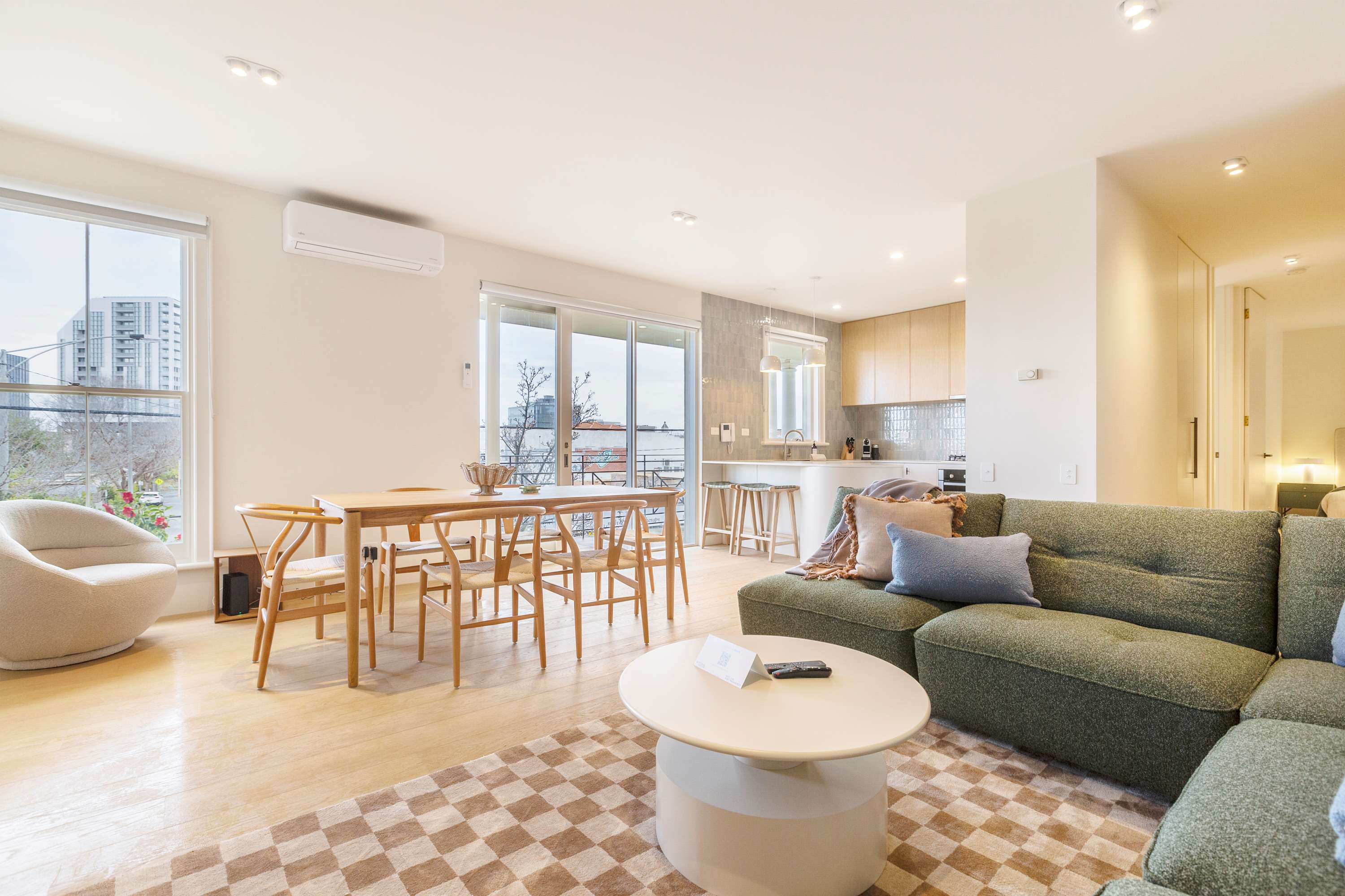 Stylish, Spacious Apartment in Malvern - Picture 1