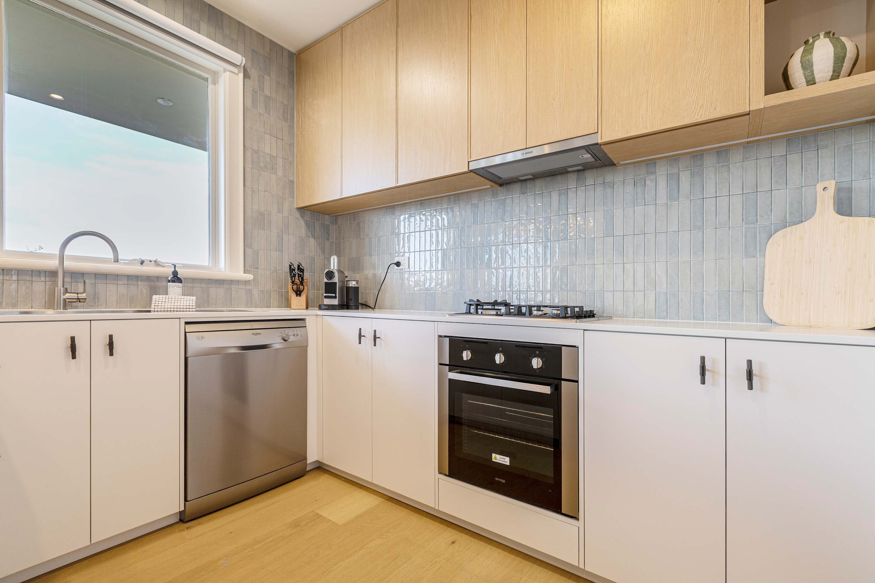 Stylish, Spacious Apartment in Malvern - Picture 9