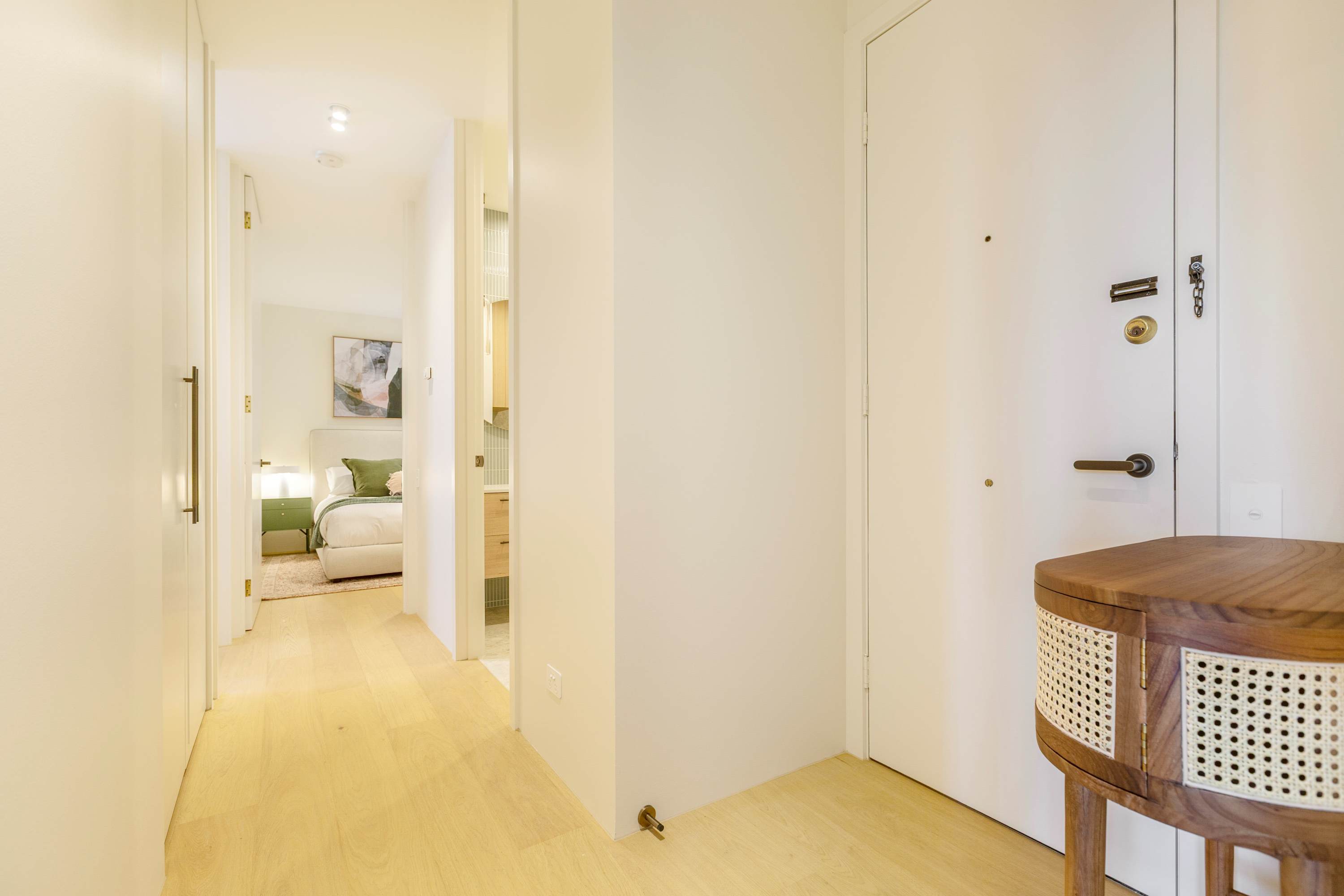 Stylish, Spacious Apartment in Malvern - Picture 31