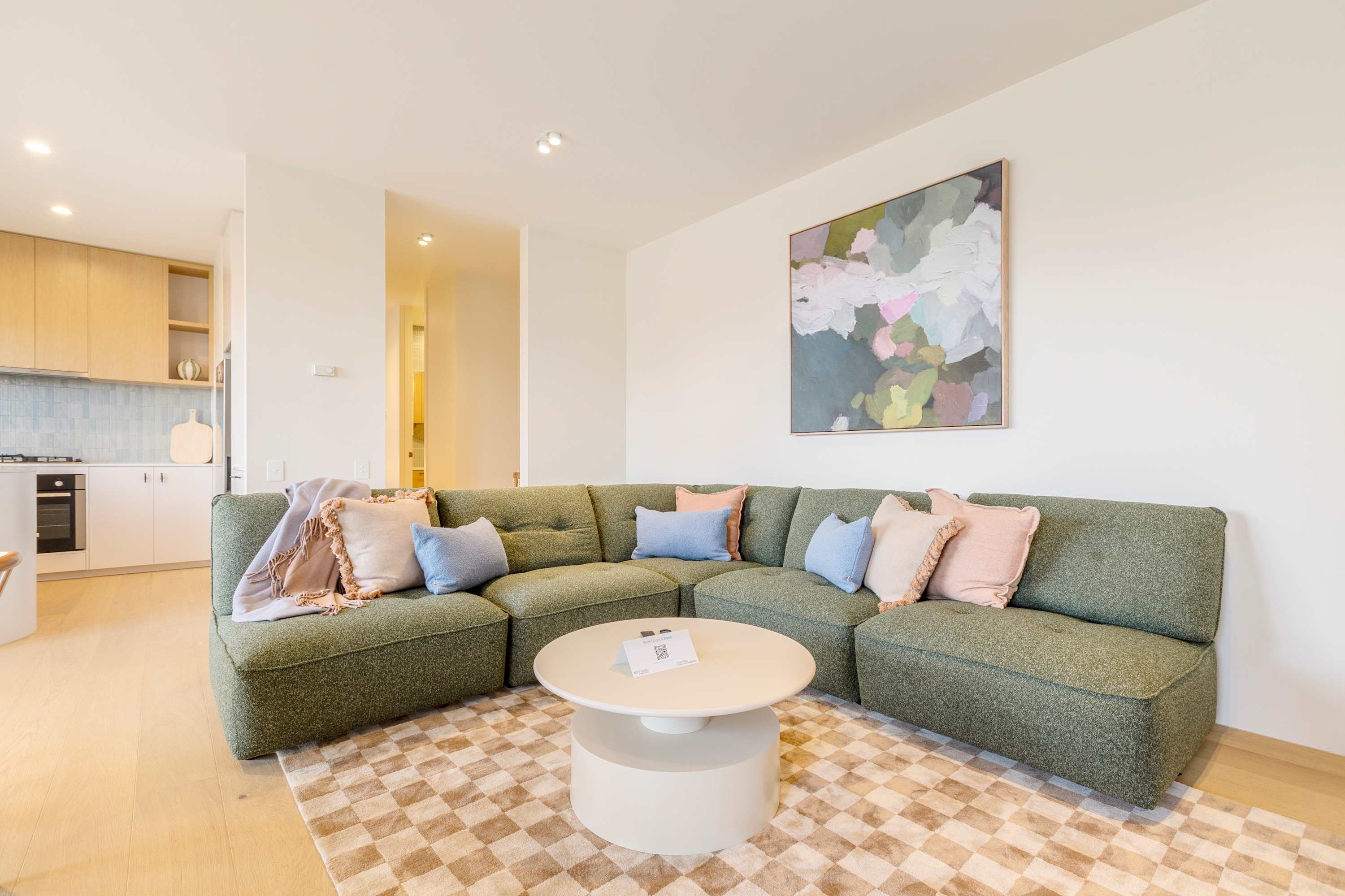 Stylish, Spacious Apartment in Malvern - Picture 4